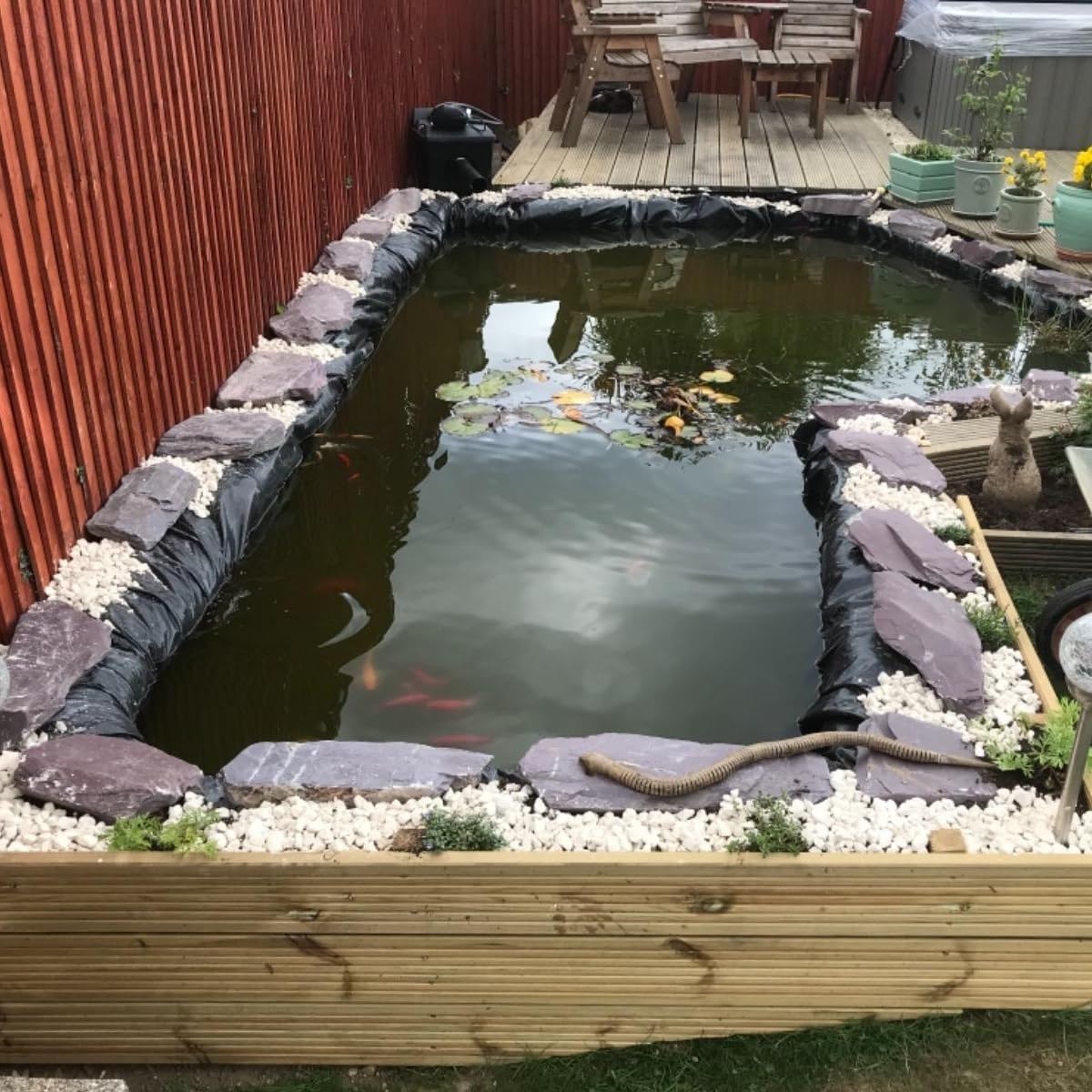 Este Revestimiento Impermeable para estanques de koi de 6x9 m es un Revestimiento Duradero para Arroyos, Fuentes y paisajismo.