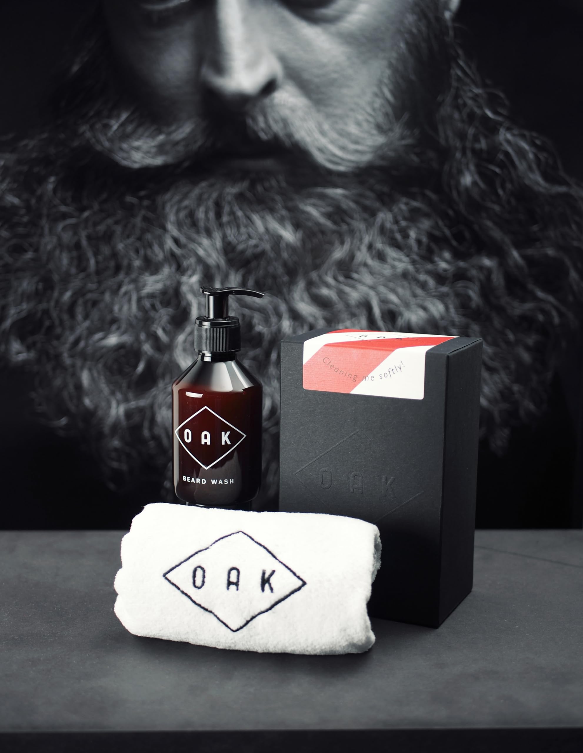 OAK Kit de nettoyage pour barbe GENTLE BEARD I : contient un shampoing doux pour la peau (200 ml) et une serviette veloutée (40 x 50 cm). Cosmétiques naturels végétaliens certifiés de Berlin.