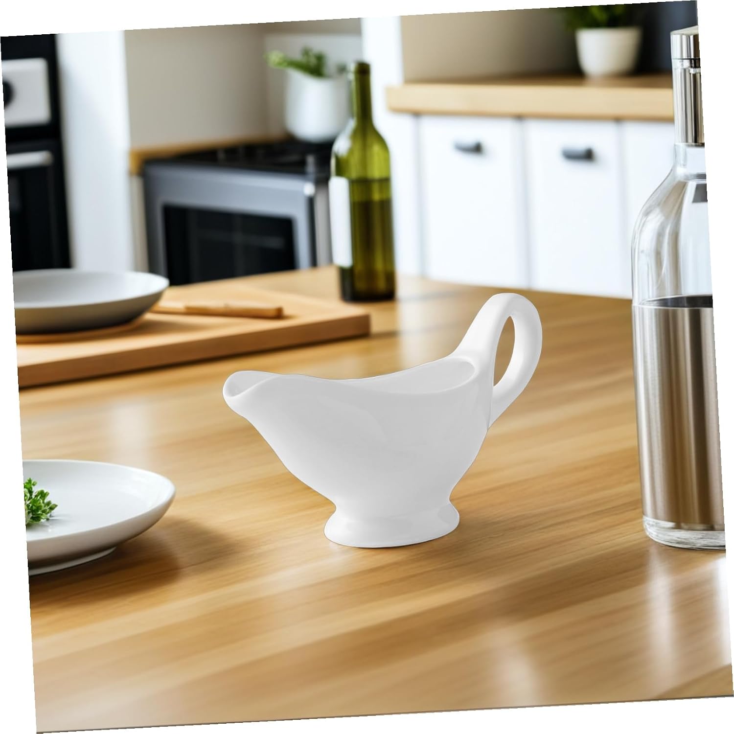 Healifty Ceramic Sauce Boat with Handle Dripless Gravy Pourer for Hot Cold Gravies Salad Dressings Broth Lightweight Portable Condiment Vessel for Home Kitchen Party Use