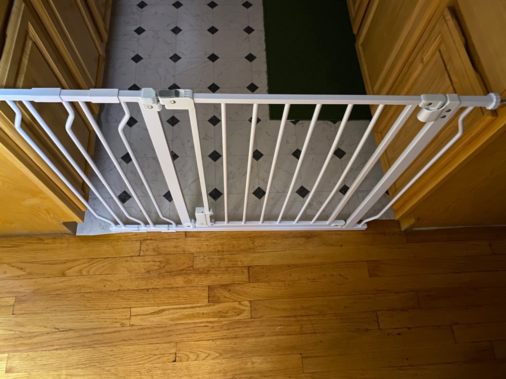 8/mo Finance Ciays Baby Gate 29.5” to 41.3”, 30in Height Extra Wide