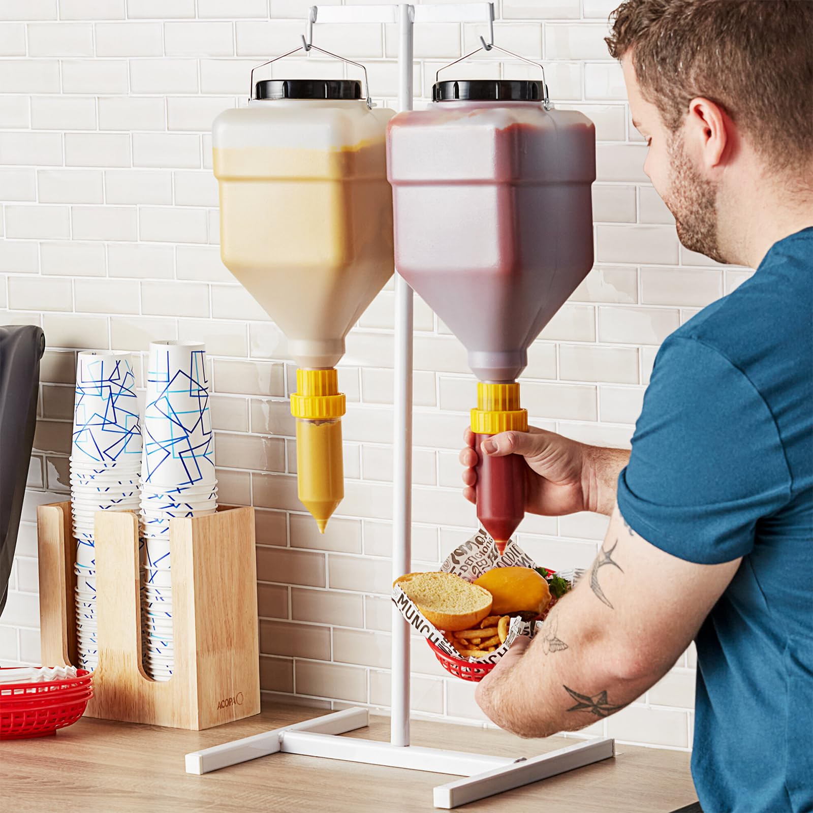 Bouteille à Épices à Suspendre, Recipient Sauce Presser Les Bouteilles de 5.5L, Bouteille Sauce Rechargeable Distributeur de Ketchup Anti-Fuite pour Restaurants Sauces d'assaisonnement Vinaigrette
