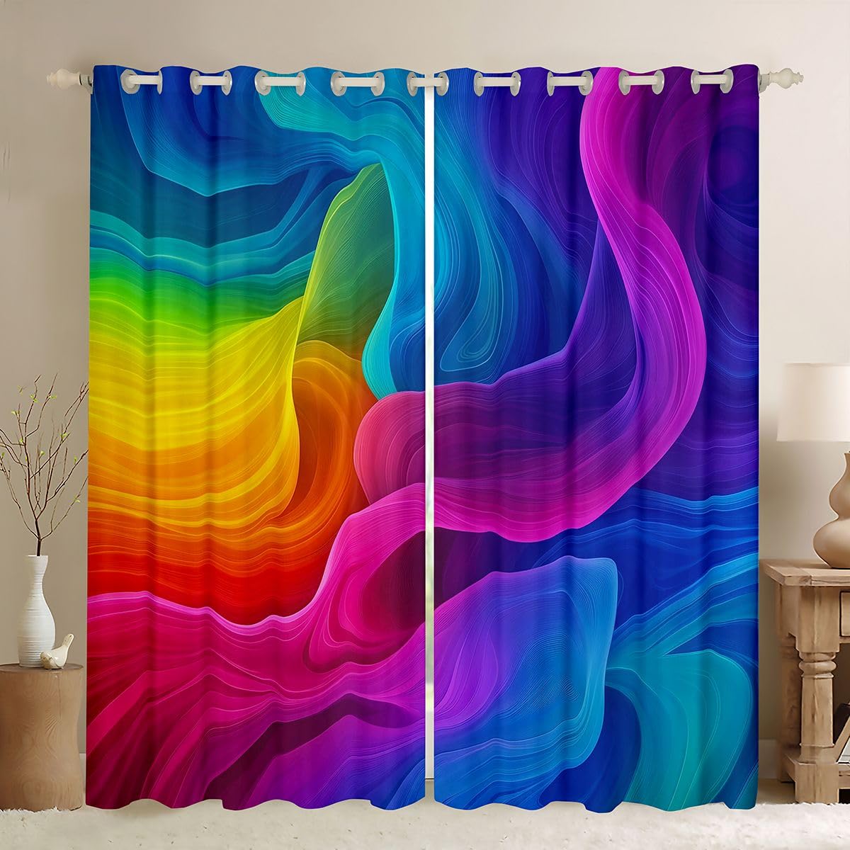 Rideaux voilage géométrique coloré pour créer un salon cosy et moderne