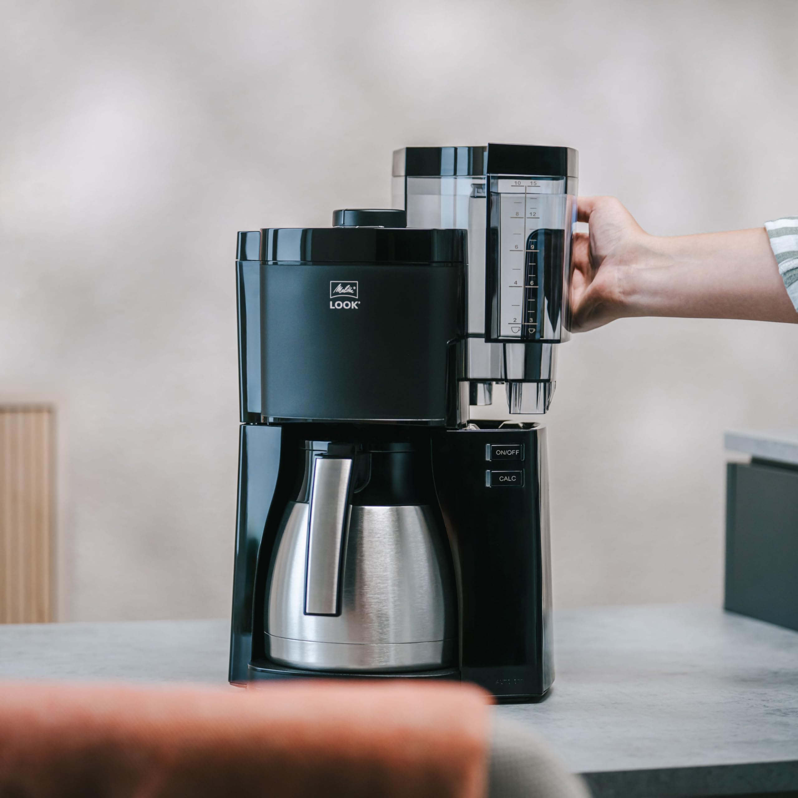 Melitta, Cafetière Filtre LOOK V Therm 1,25L Noir/Acier, Fonction AromaSelector, Fonction Minuteur, Porte-filtres 1x4, 10 Tasses, Verseuse Isotherme,1025-12,1080W