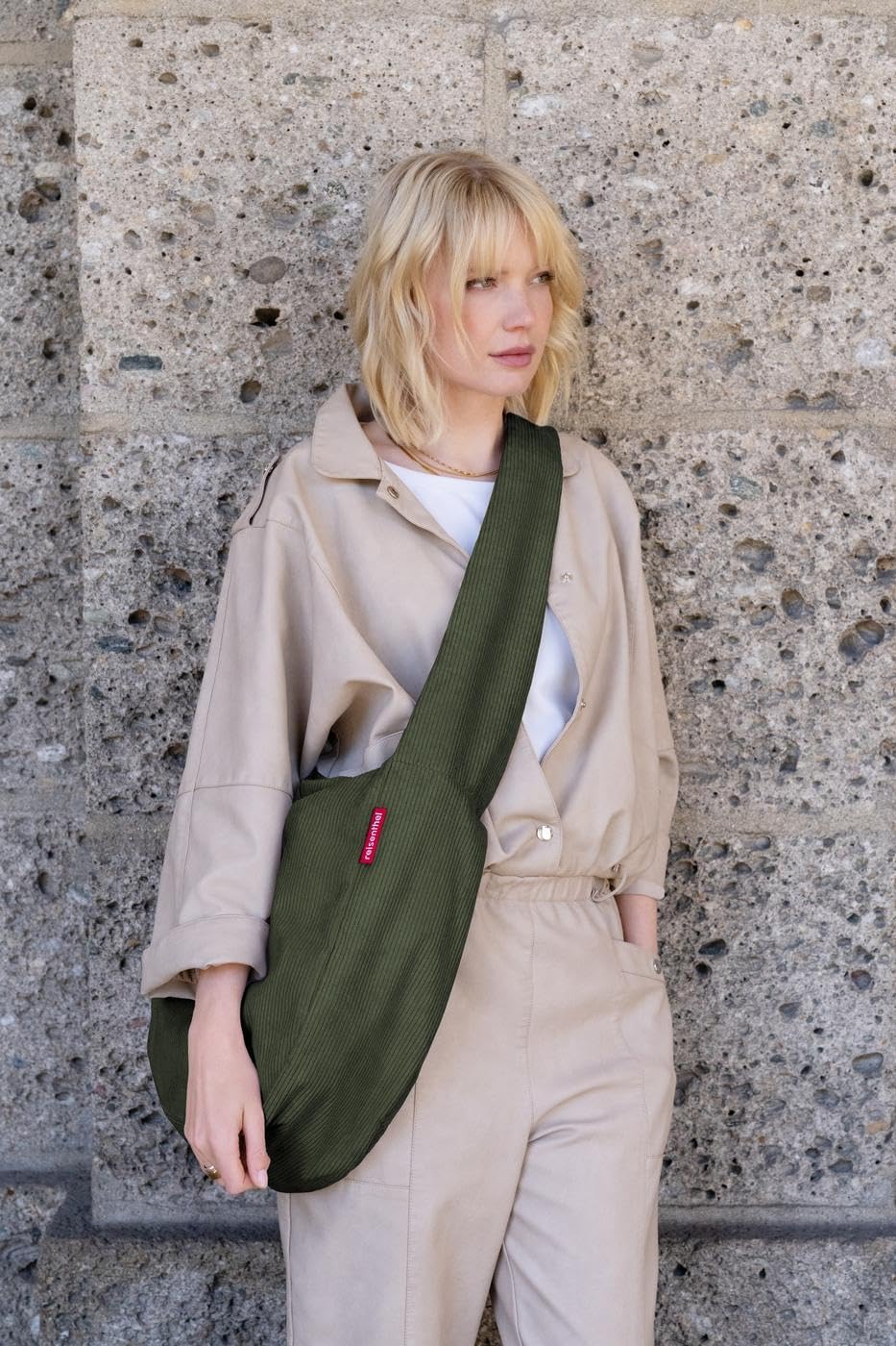 reisenthel moon bag cord dark matcha - Praktische Umhängetasche – Bild 3