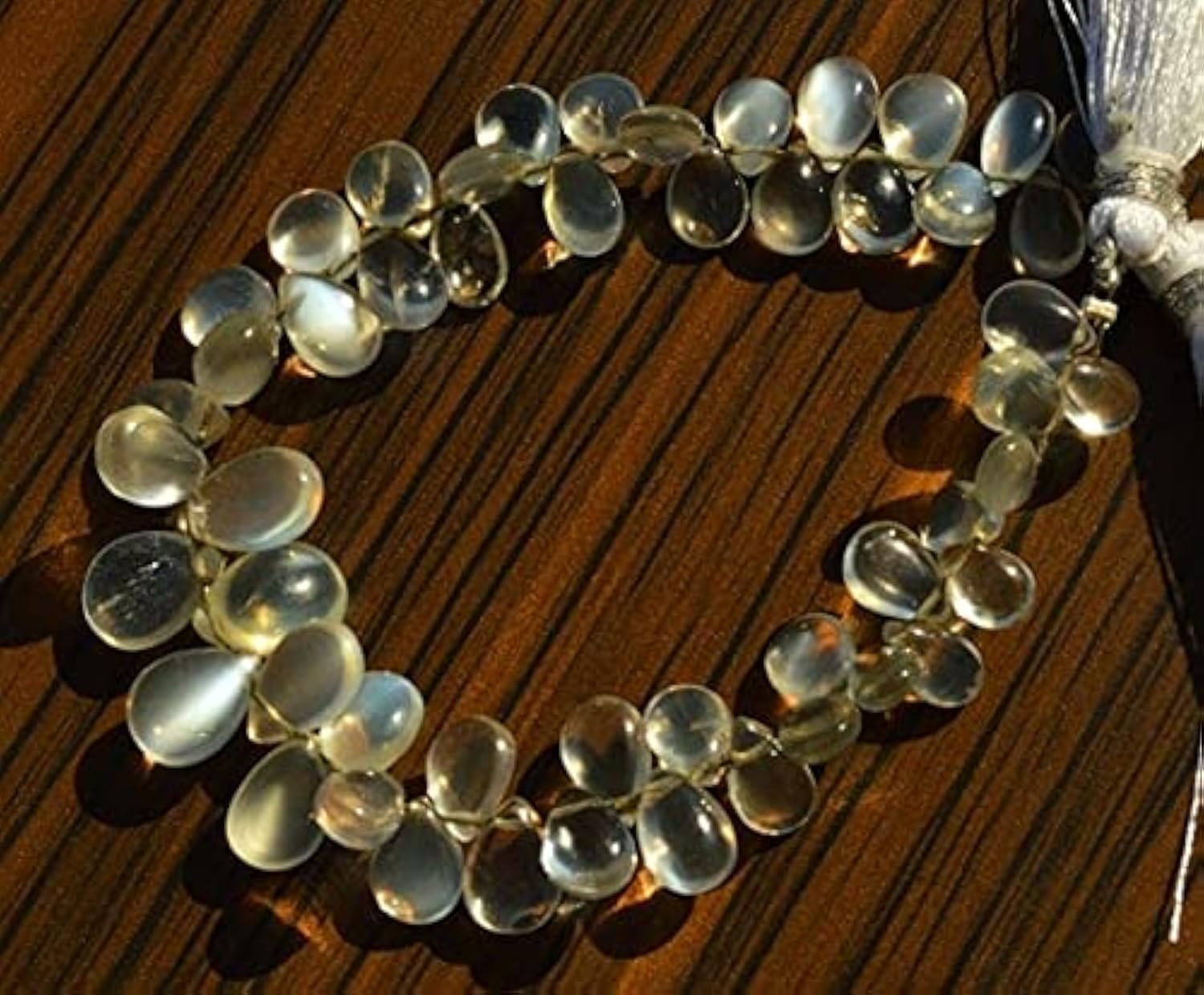 Pierre de lune de Ceylan naturelle : perles briolettes lisses pour bijoux d'exception
