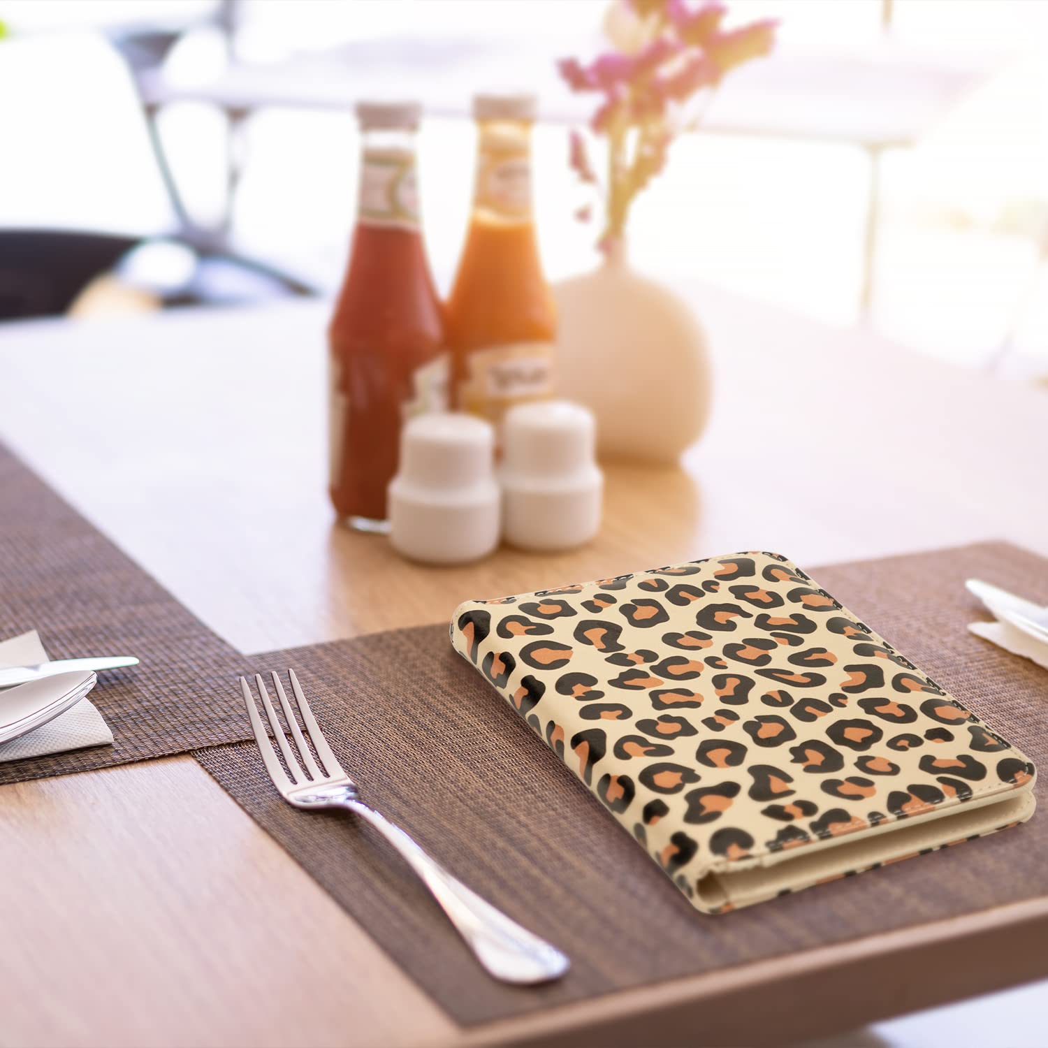 esseroo Server Book, Waitress Book, Server Books for Waitress/Waiter with Zipper Pocket Waitress Book Organizer Checkbook Leopard Pattern 8x5 Inch