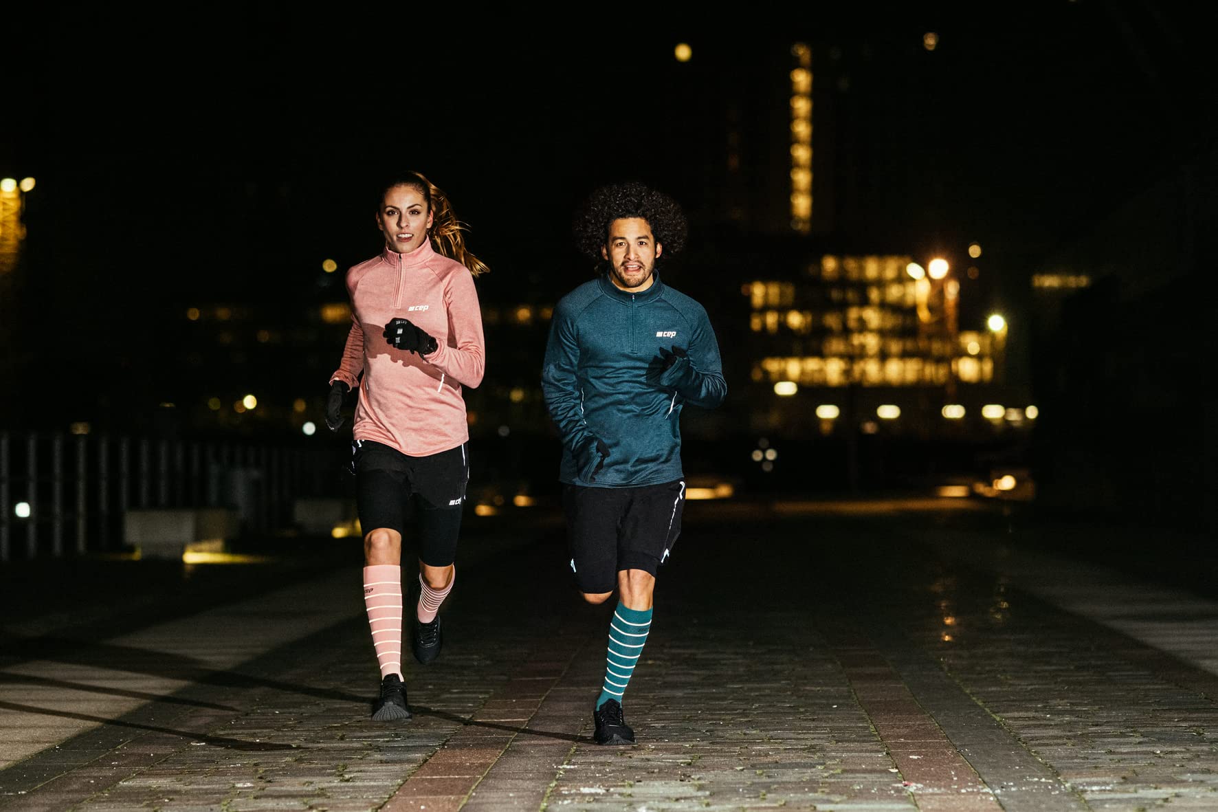 CEP - REFLECTIVE COMPRESSION SOCKS für Damen | Reflektierende Laufsocken in lila | Größe II | S