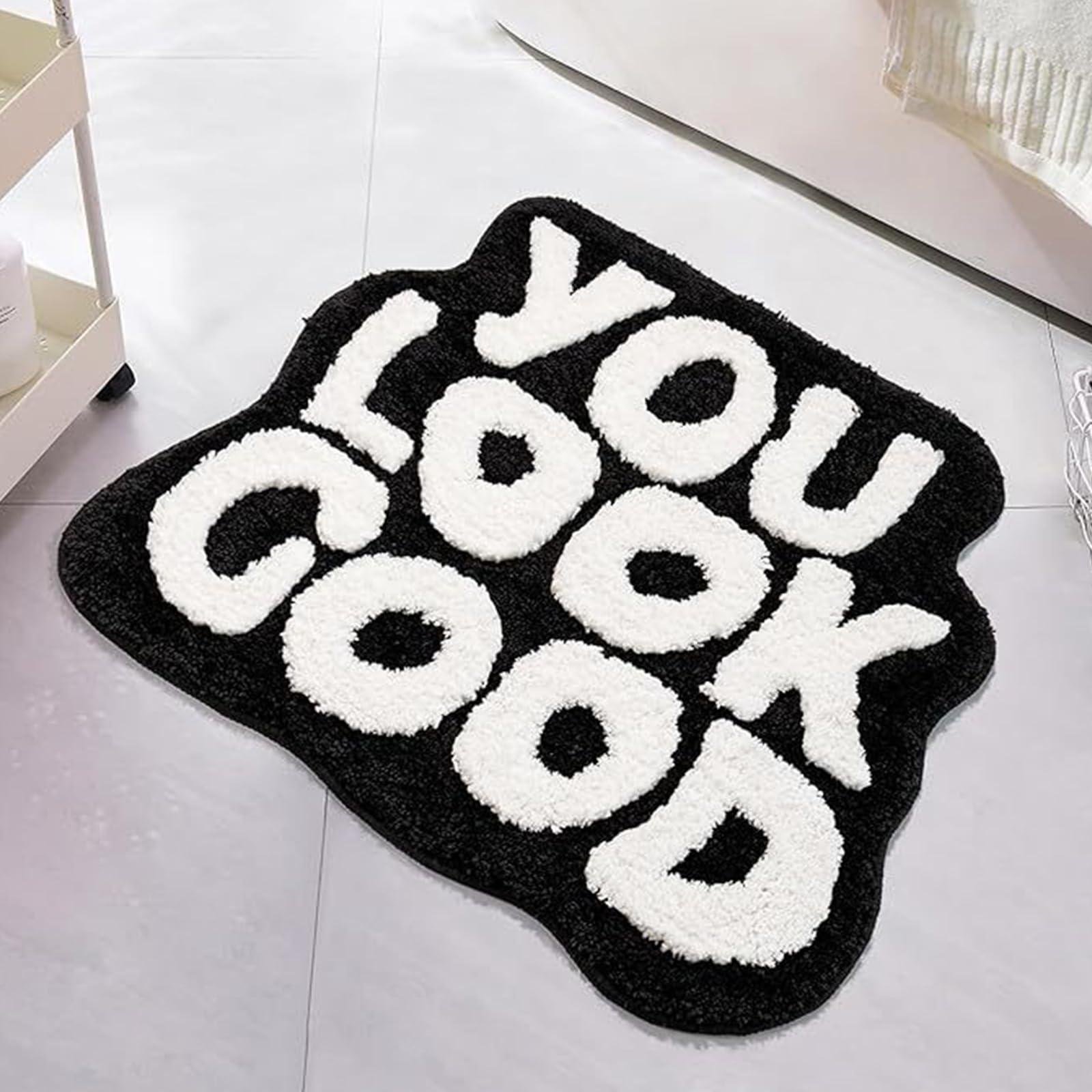 Tapis de bain You Look Good antidérapant et lavable flowereyes