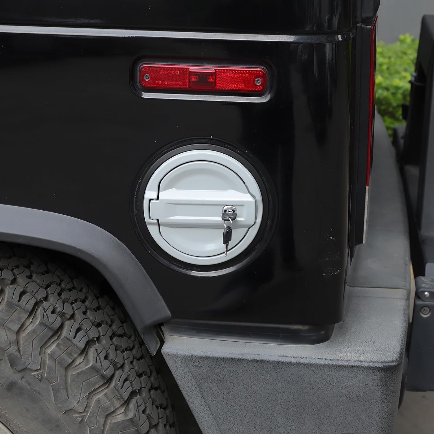 PIUGILH Locking Fuel Filler Door Cover Compatible with Hummer H2 2003-2009 Accessories, Gas Cap Tank Door Cover, Silver