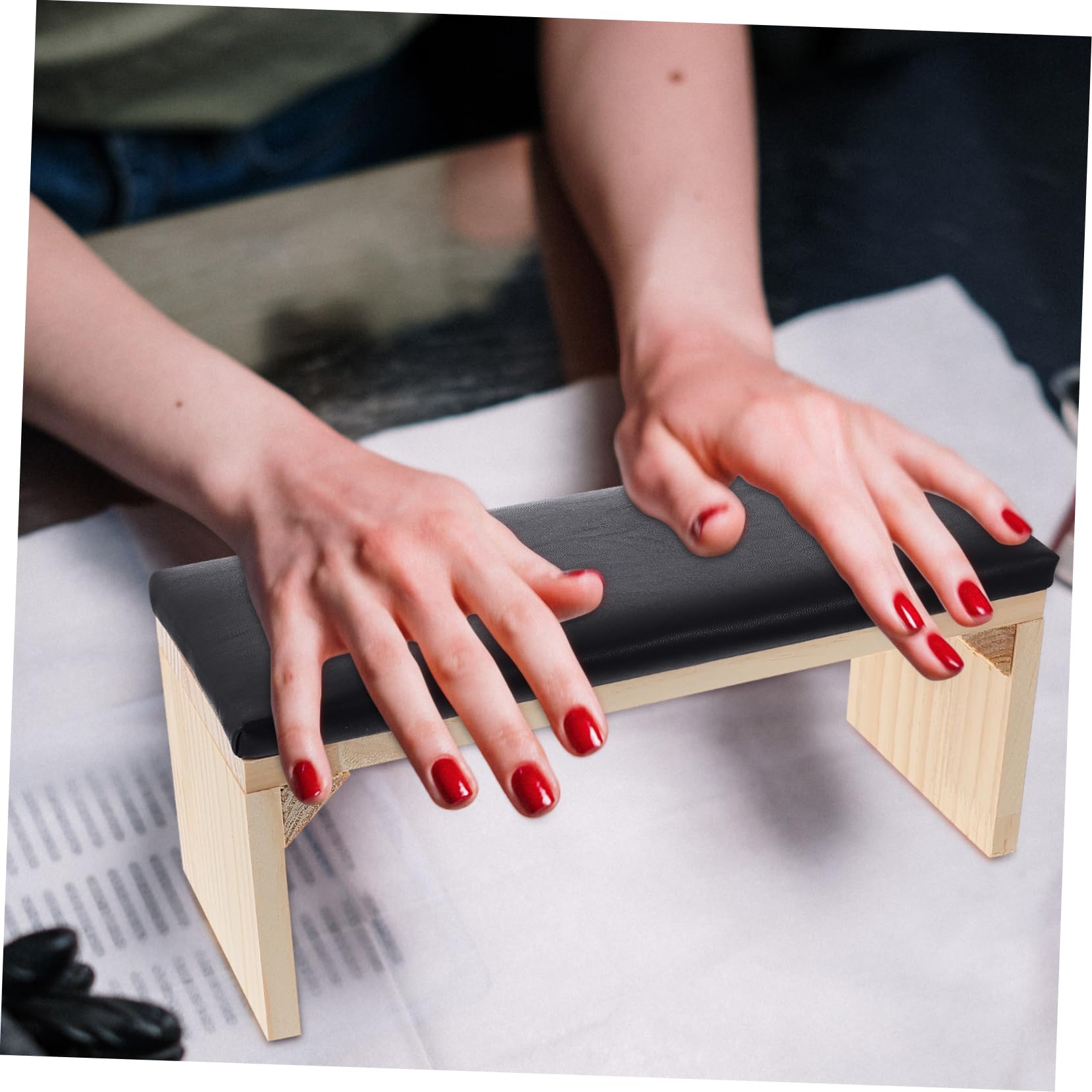 Cuscino Poggiapolsi per Manicure in Legno e Cuoio Nero | Supporto per Nail Training e Uso Domestico, Spazio per Lampada e Cleaner, Accessorio Pratico da Salone