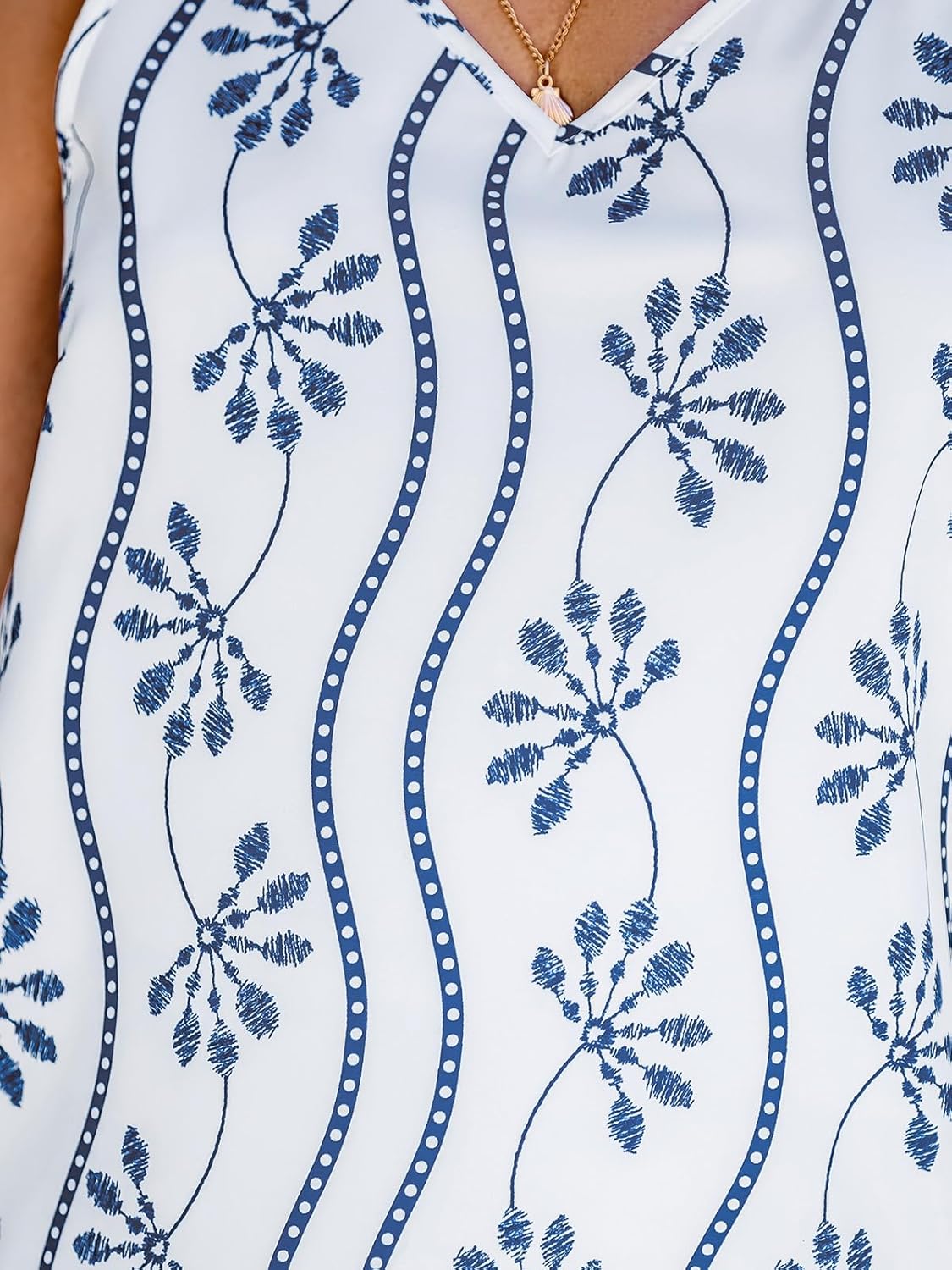 CUPSHE Womens Top V Neck Top Gracie Floral Cami Straps Sleeveless Relaxed Blouse Casual Loose - Image 6