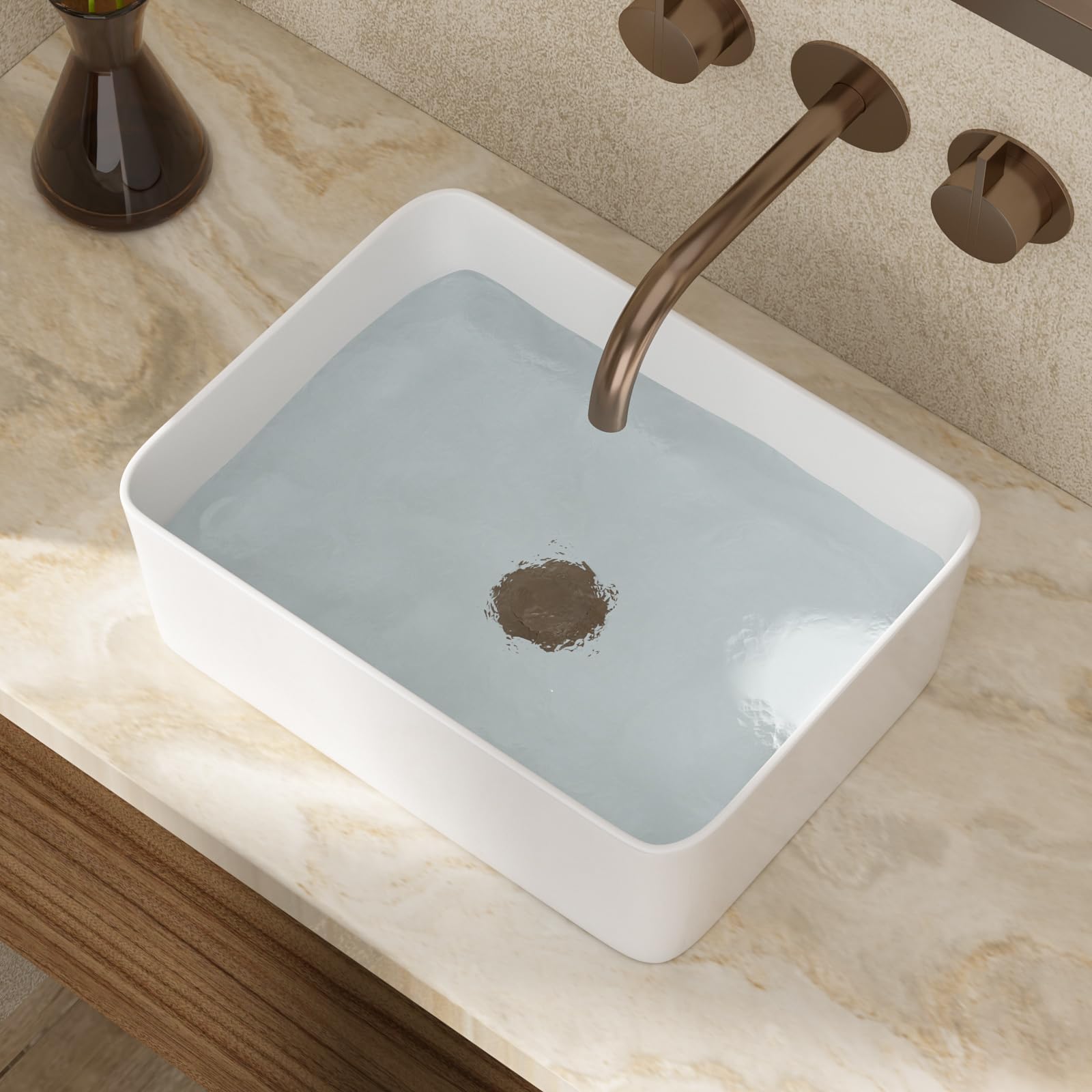 Évier rectangulaire céramique pour moderniser une petite salle de bain parentale