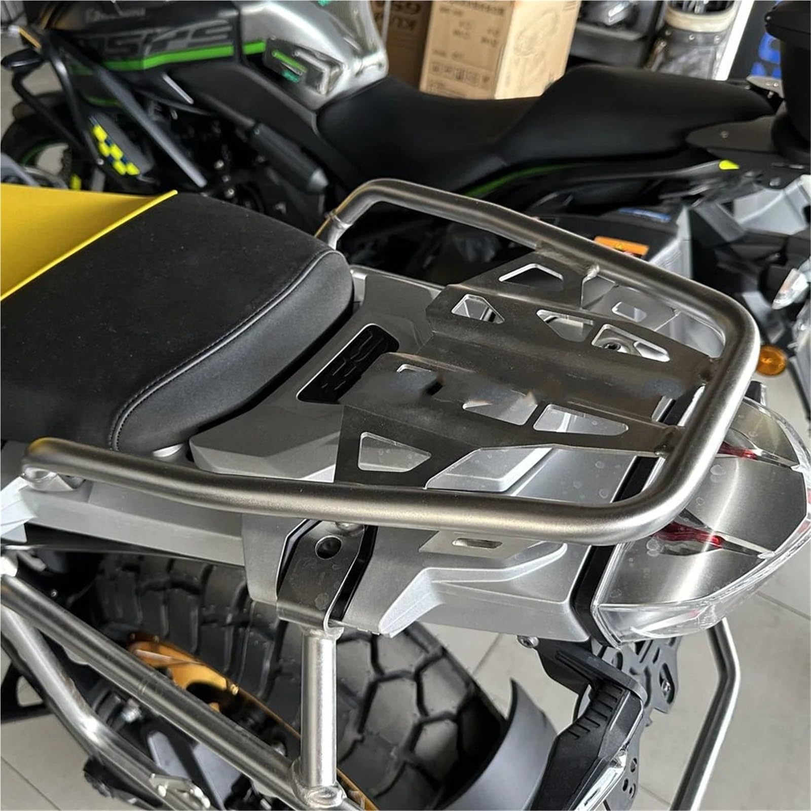 Półka na bagaż motocyklowy Pasuje do BMW R1200GS R1250GS LC ADV GS1250 Adventure 2014-2023 Tylny bagażnik górny uchwyt bagażnika ze stali nierdzewnej(Silver)