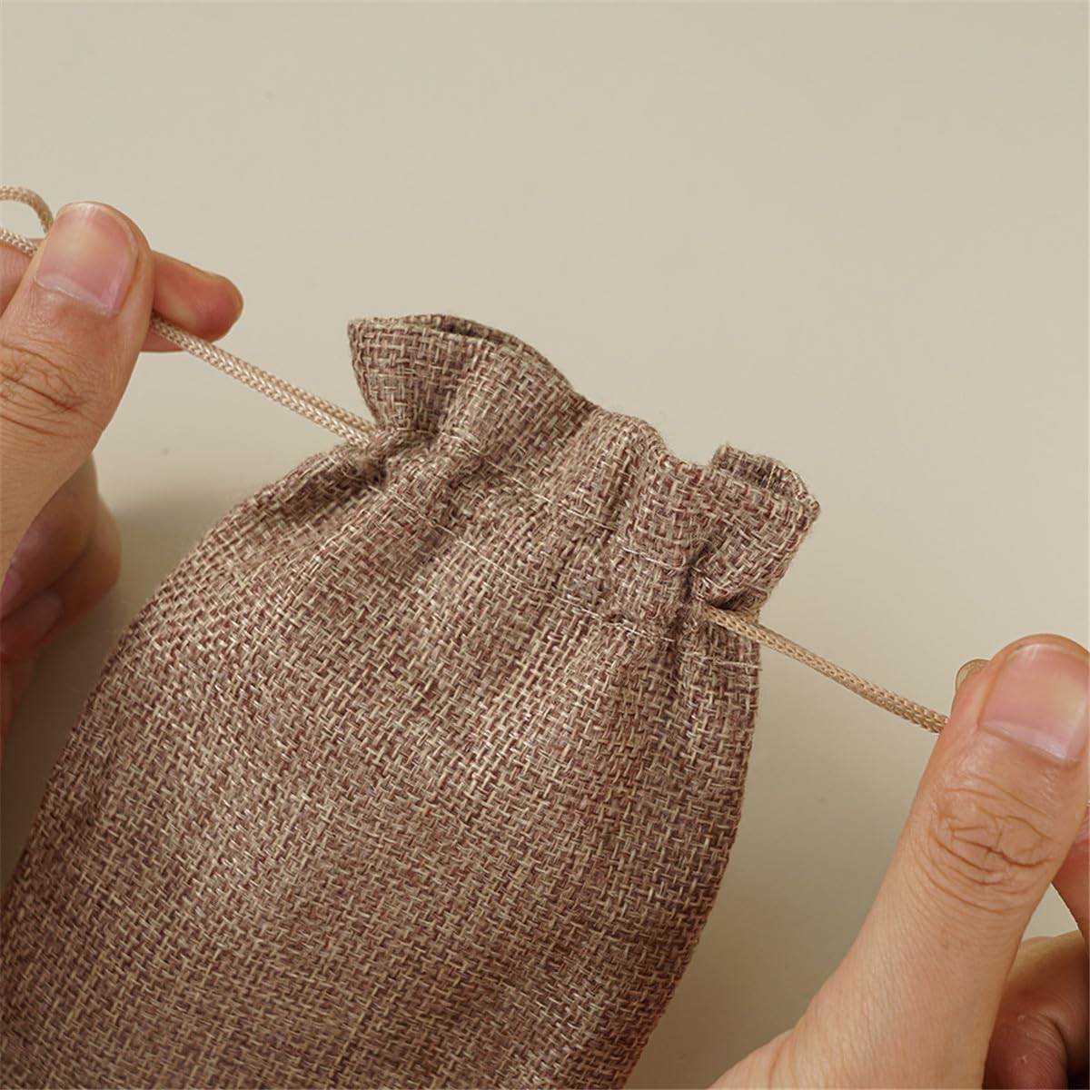 Lot de 75 petits sacs en lin avec cordon de serrage - Petits sacs en lin - À remplir - Petits sacs cadeaux pour mariage, fête, artisanat (marron, 10 x 15 cm)