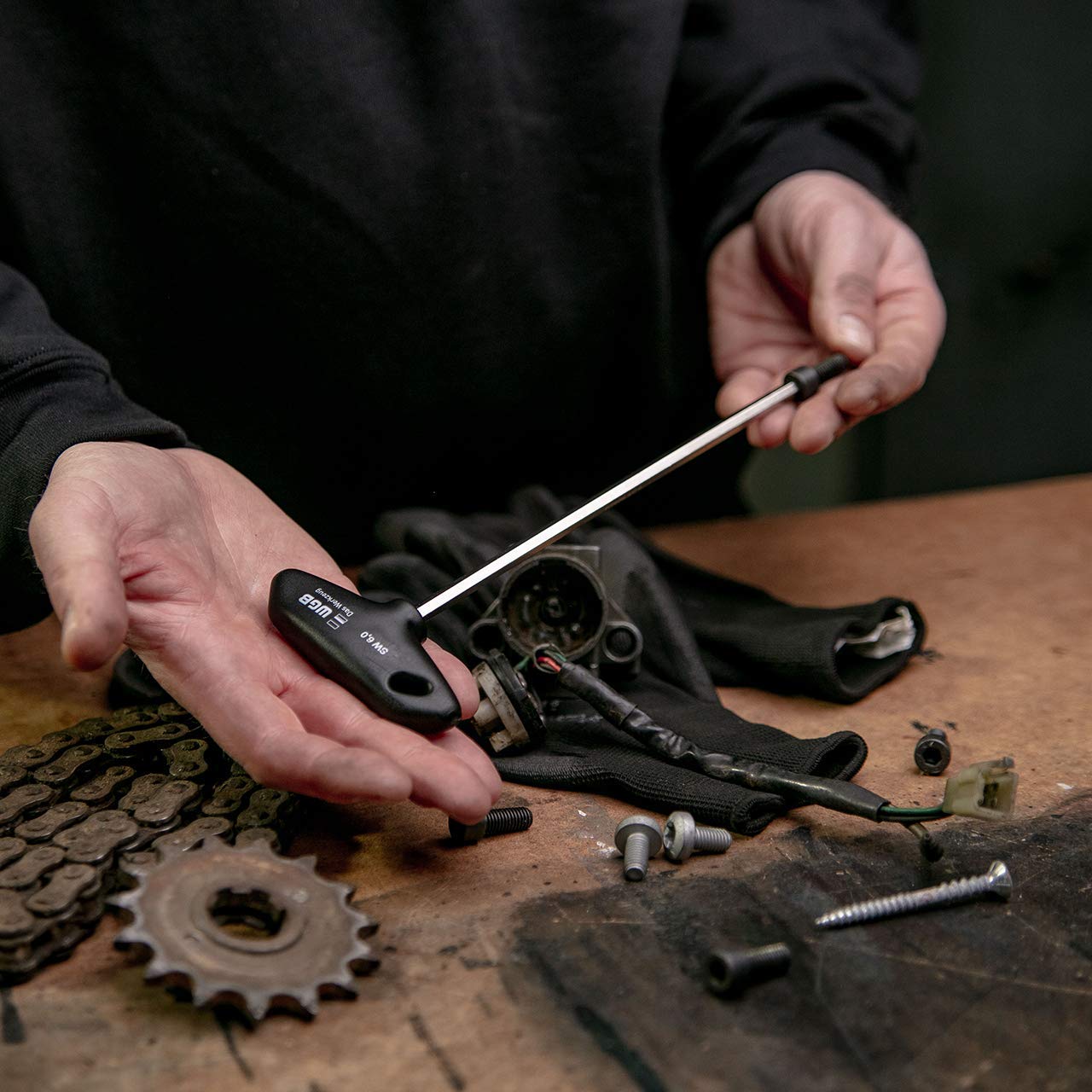 Set of hexagonal Allen wrench keys with a cross handle. - 8