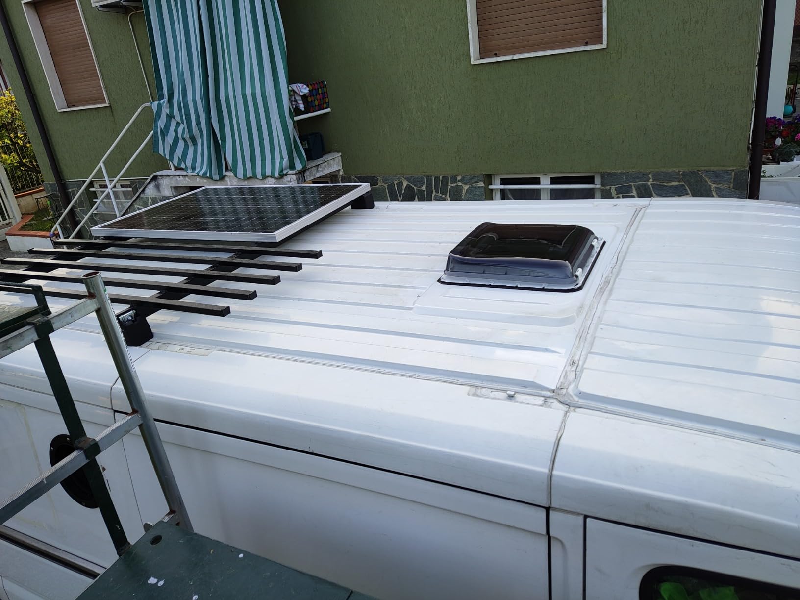 Oblò Fiamma Vent Crystal Per Camper | Aerodinamico E Con Inversione Flusso Aria