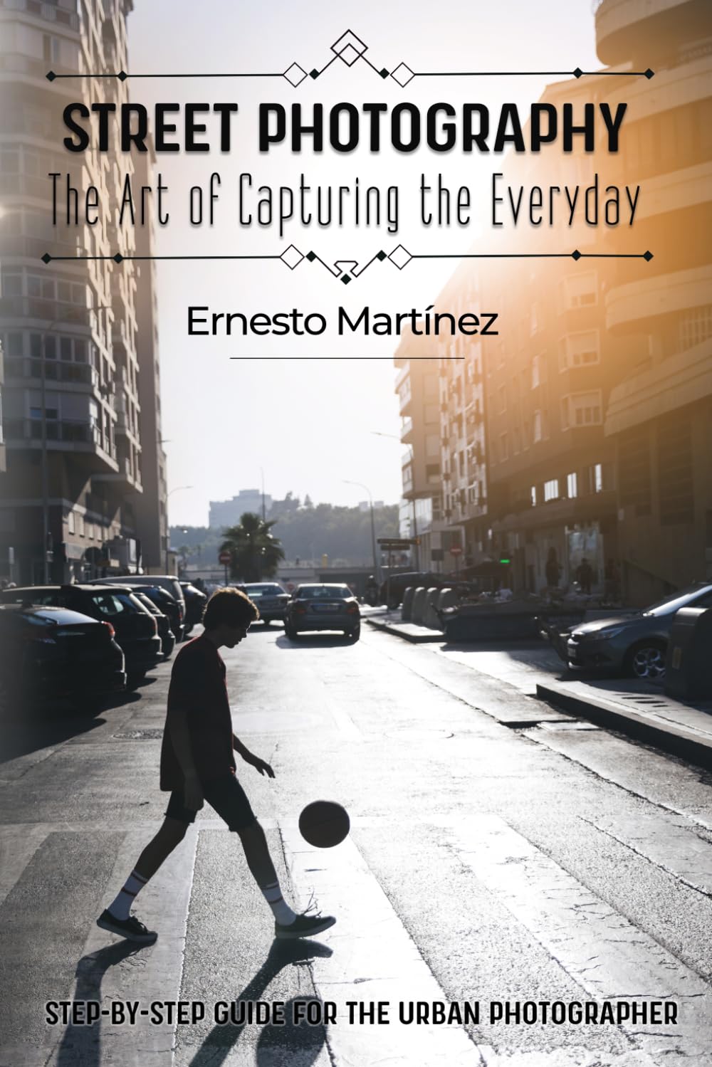 Street Photography: The Art of Capturing the Everyday: Step-by-step guide for the urban photographer (Master Guide to Photography)