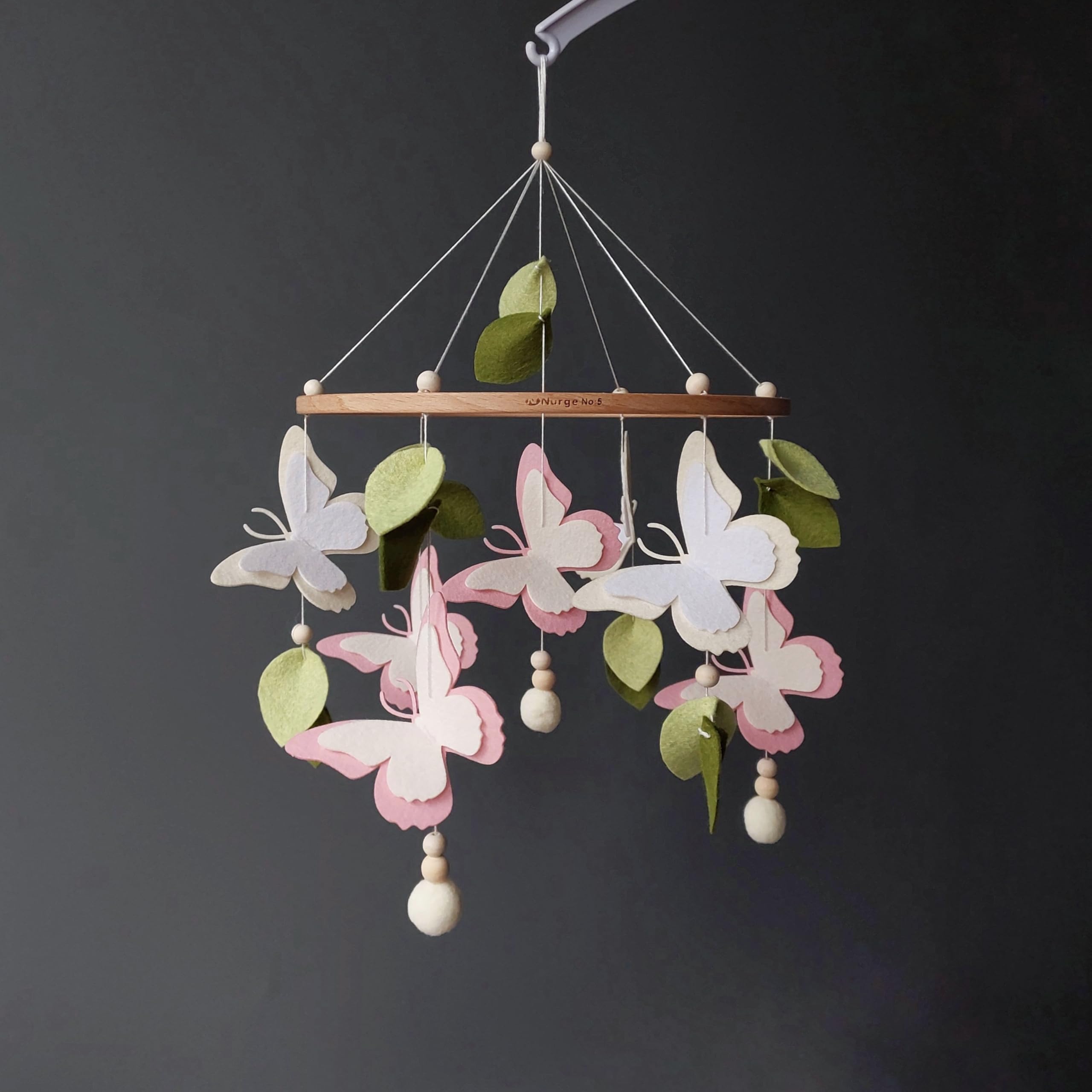 Schmetterlings Baby Mobile für Mädchen – Florales Filz-Mobile mit Blättern & Blumen – Botanische Boho Deko fürs Babyzimmer – Handgemachtes Hängemobile für Wiege oder Kinderbett