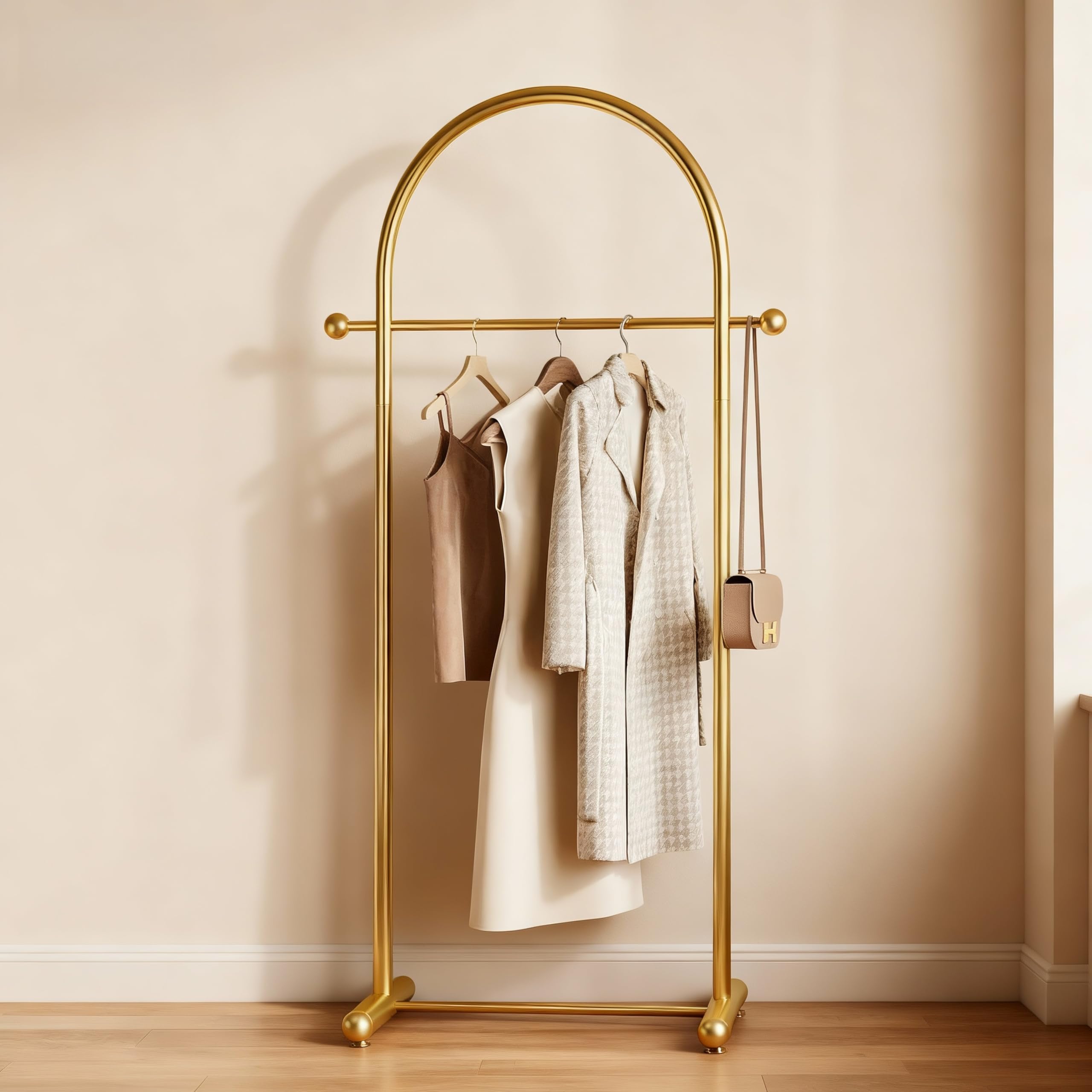 IRNCLD - Estante de ropa moderno con arco dorado – Perchero de metal no empotrado para recámara, clóset o exhibición de boutique, organizador de ropa resistente con diseño elegante (dorado)