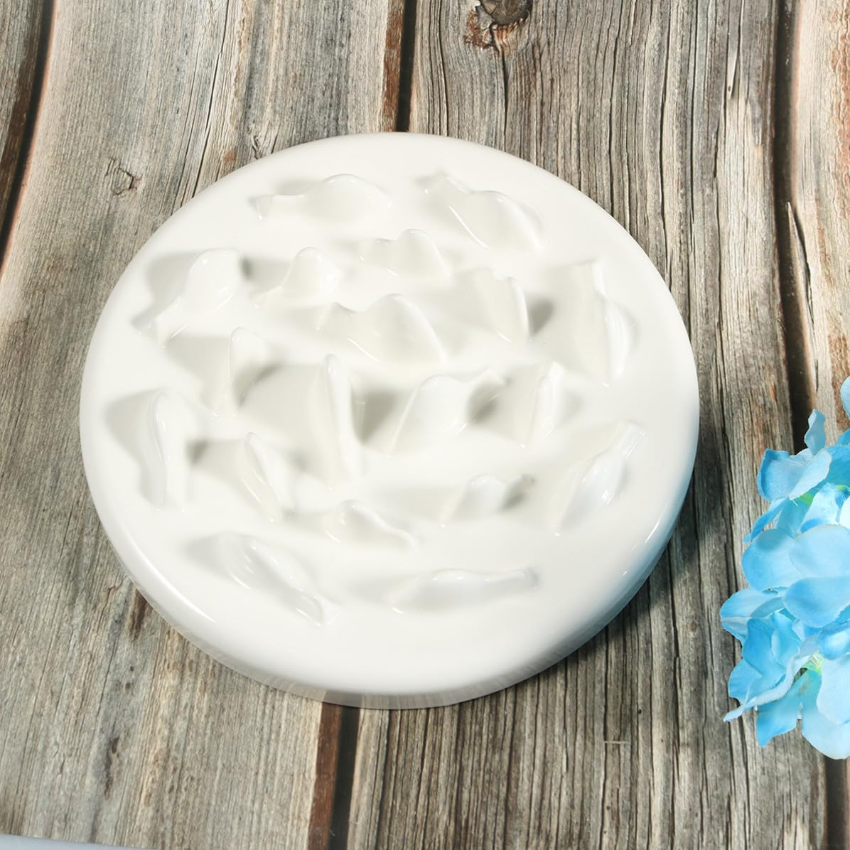 Cabilock Gamelle en Céramique Blanche Forme Labyrinthe pour Chat et Chien Bol Ludique Anti-éclats Facile à Laver, pour Alimentation Lente et Saine