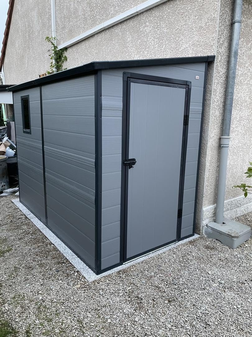 Jôbu Abri de Jardin Adossé en Résine 3,55m² | Gris Clair avec Fenêtre et Aération | Kit de Fondation Inclus | Structure Acier Galvanisé