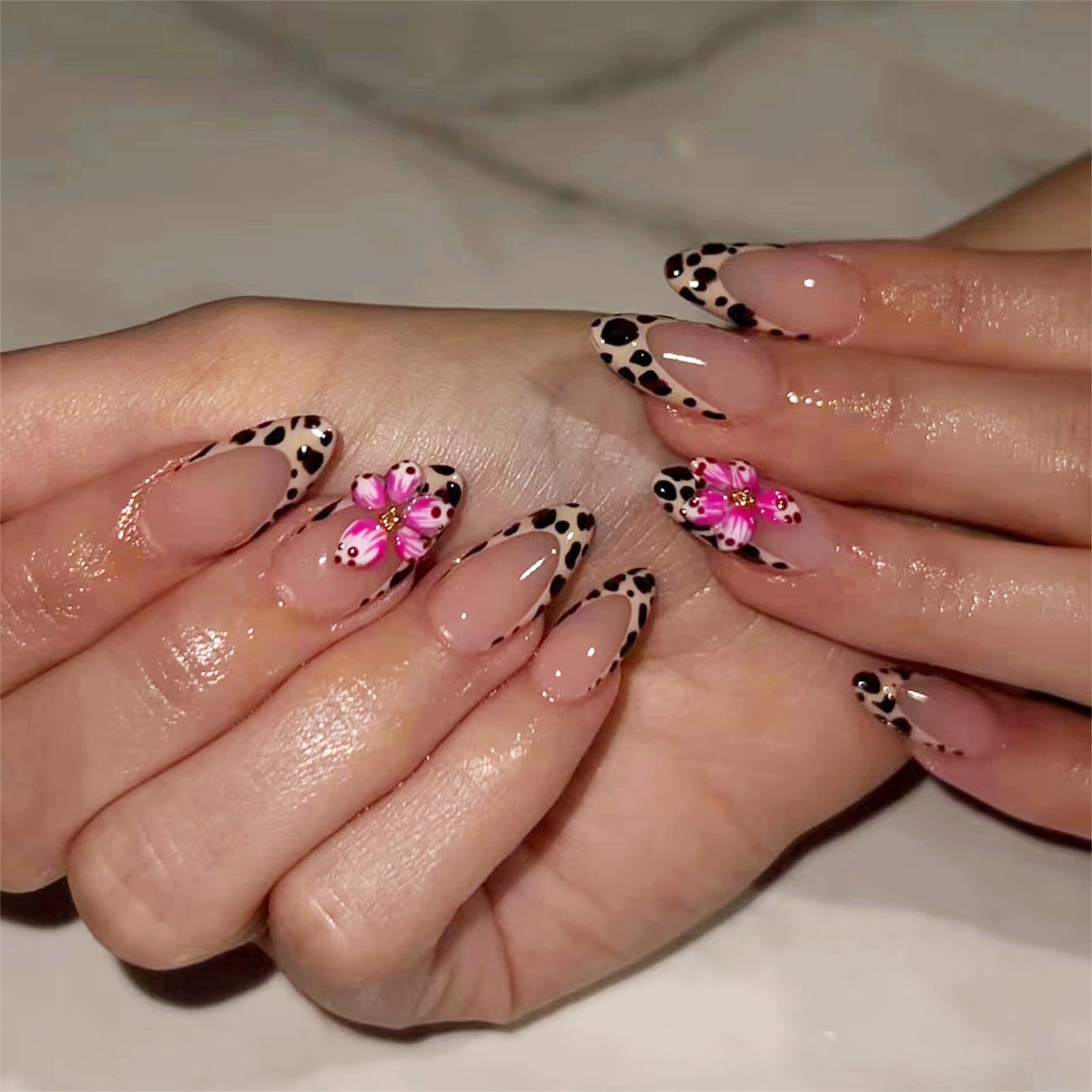 Unghie finte a mandorla corta a pressione sulle unghie finte floreali leopardi francesi unghie acriliche set unghie alla moda decorazione per le donne