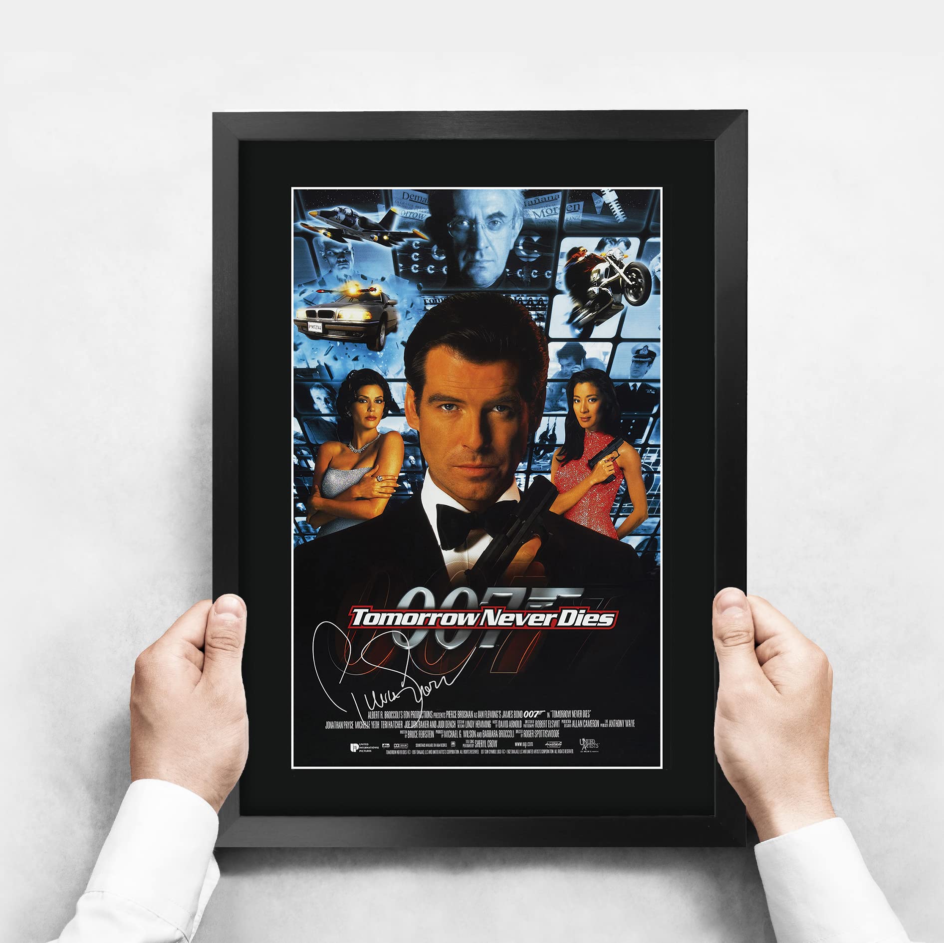 Amazon.com: HWC Trading James Bond - Tomorrow Never Dies Movie