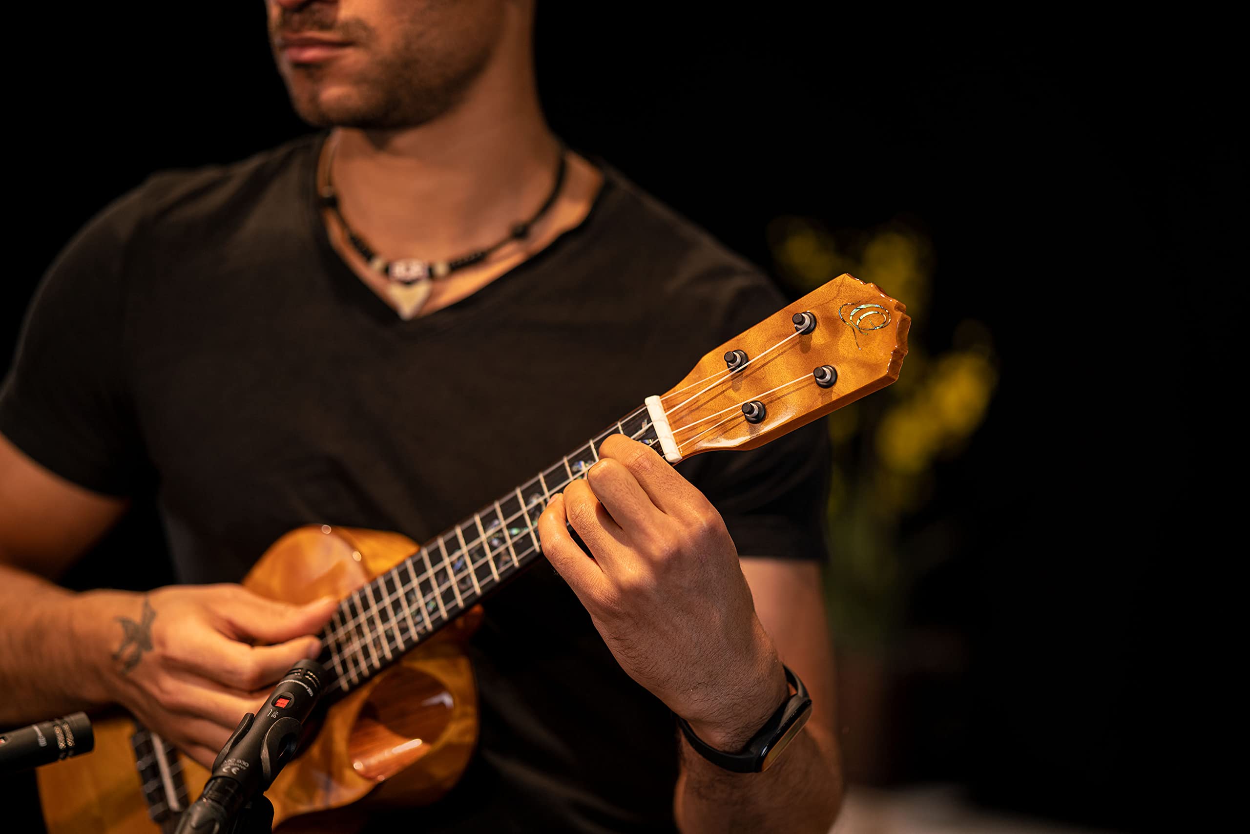 Ortega Guitars Ukeleles de Concierto electroacústicas - Serie Elite - incluye Gig Bag - Arce acolchado macizo (RUET-QMA)