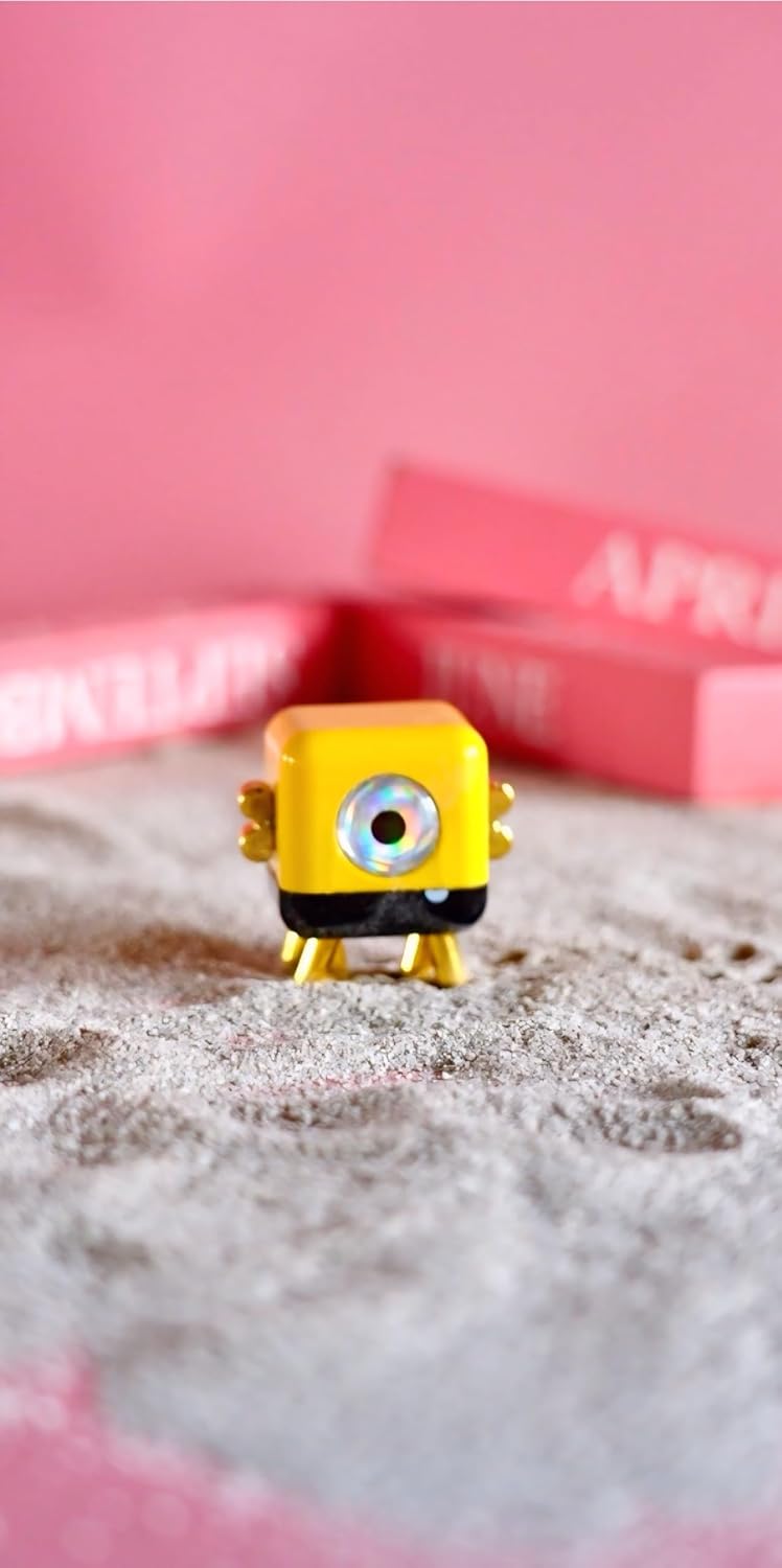 StepBot – Walking Mini Robot with Magnetic Modular Design, Wearable Desk Toy for Stress Relief & Fun (Yellow)