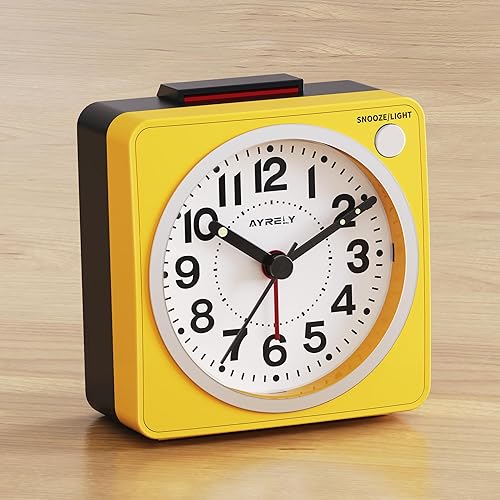 Reloj despertador analógico de viaje con batería pequeño, silencioso, sin tictac, botón de repetición y luz, sonidos de pitido, encendido suave,