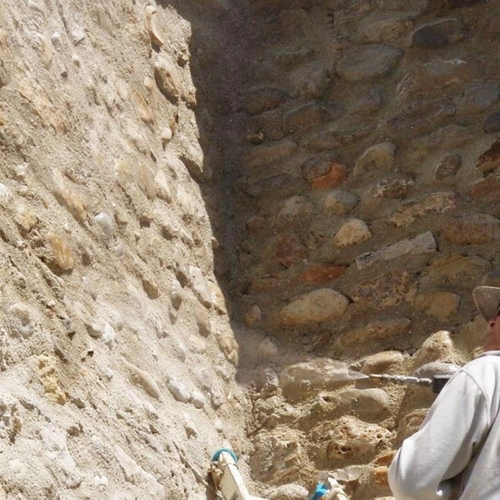 Hidrófugo Nanopartículas Larga Duración 25L Base Disolvente | Impermeabiliza y protege fachadas y tejados contra la lluvia. Penetra en piedra, ladrillo y hormigón sin cambiar su aspecto.