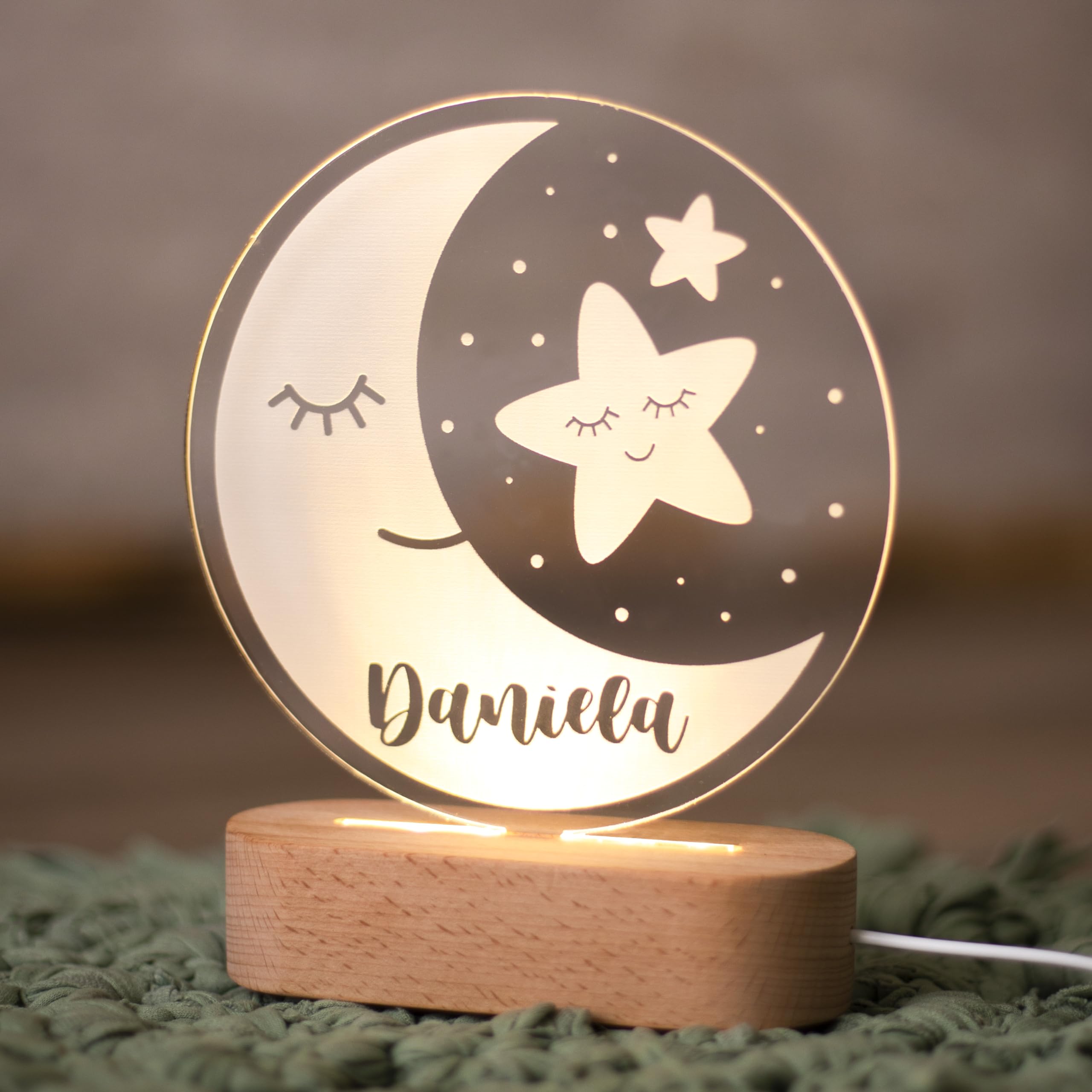 ONLYGUAY Lampara Quitamiedos Infantil Personalizada con Nombre Bebés Recien Nacidos de Metacrilato Acrilico Madera con Led Luz Nocturna Mesita Noche (Luna Blanco)