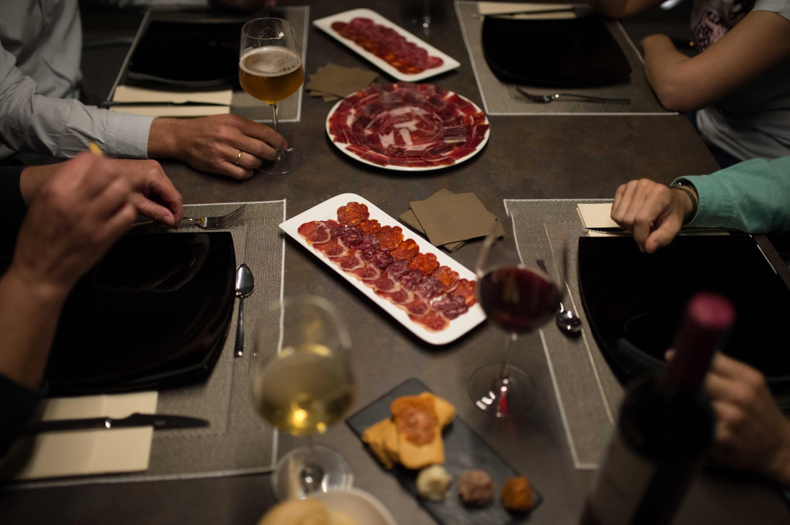 BELLOTERRA | Confezione da 5 Buste Salchichón di Ghianda Iberico Affettato | 5 x 80 gr | Busta in Atmosfera Protettiva | Stagionatura Artigianale 4-5 Mesi | Razza Iberica | Salume Gourmet Tradizionale