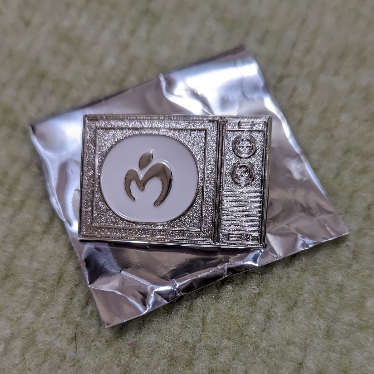 Mrs. GREEN APPLE The White Lounge ピンバッジ Mrs. GREEN APPLE The White Lounge ピンバッジ