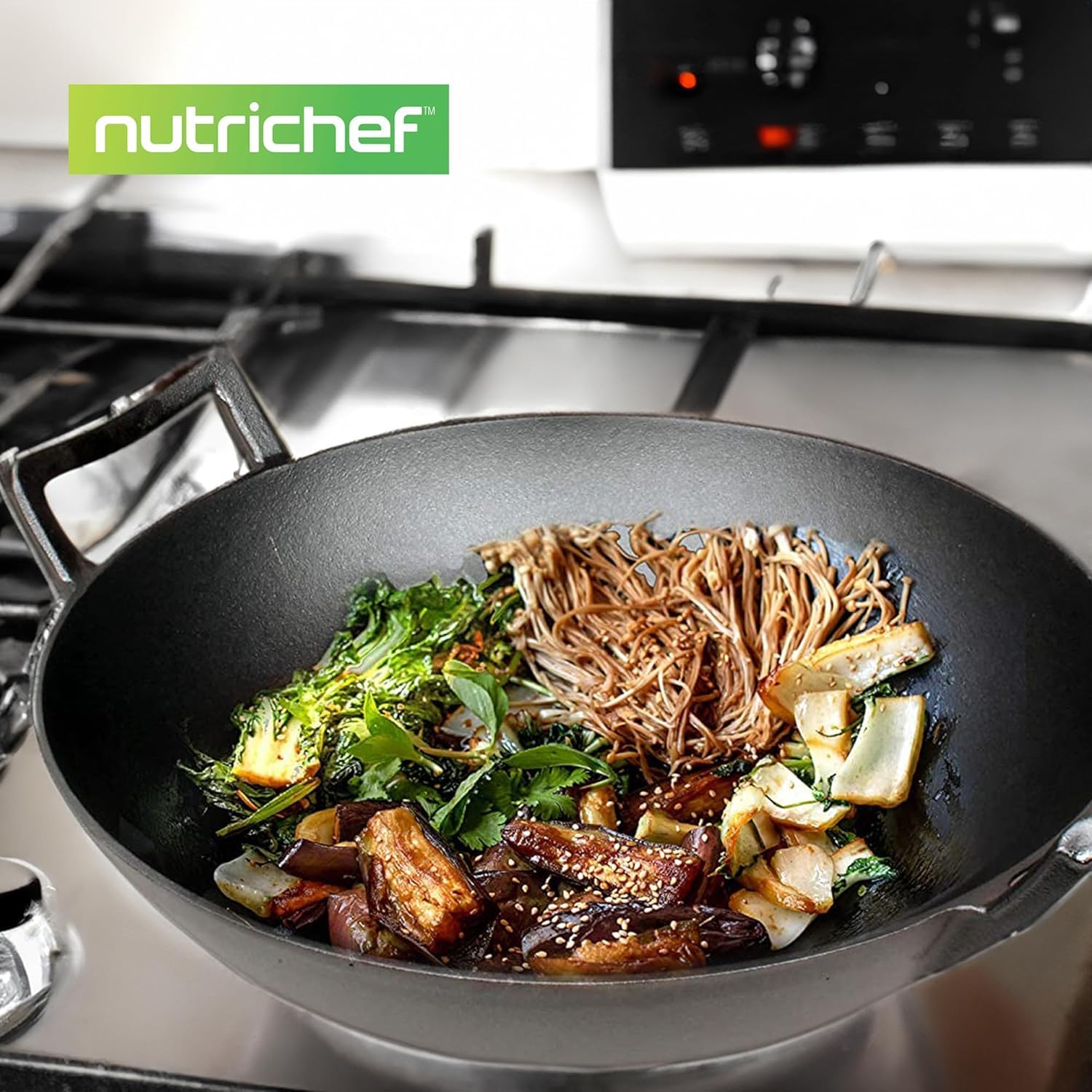 NutriChef Padella in Ghisa Pre-Stagionata da 5,5 Litri - Wok Antiaderente con Coperchio in Legno, per Piano Cottura Elettrico, Nero