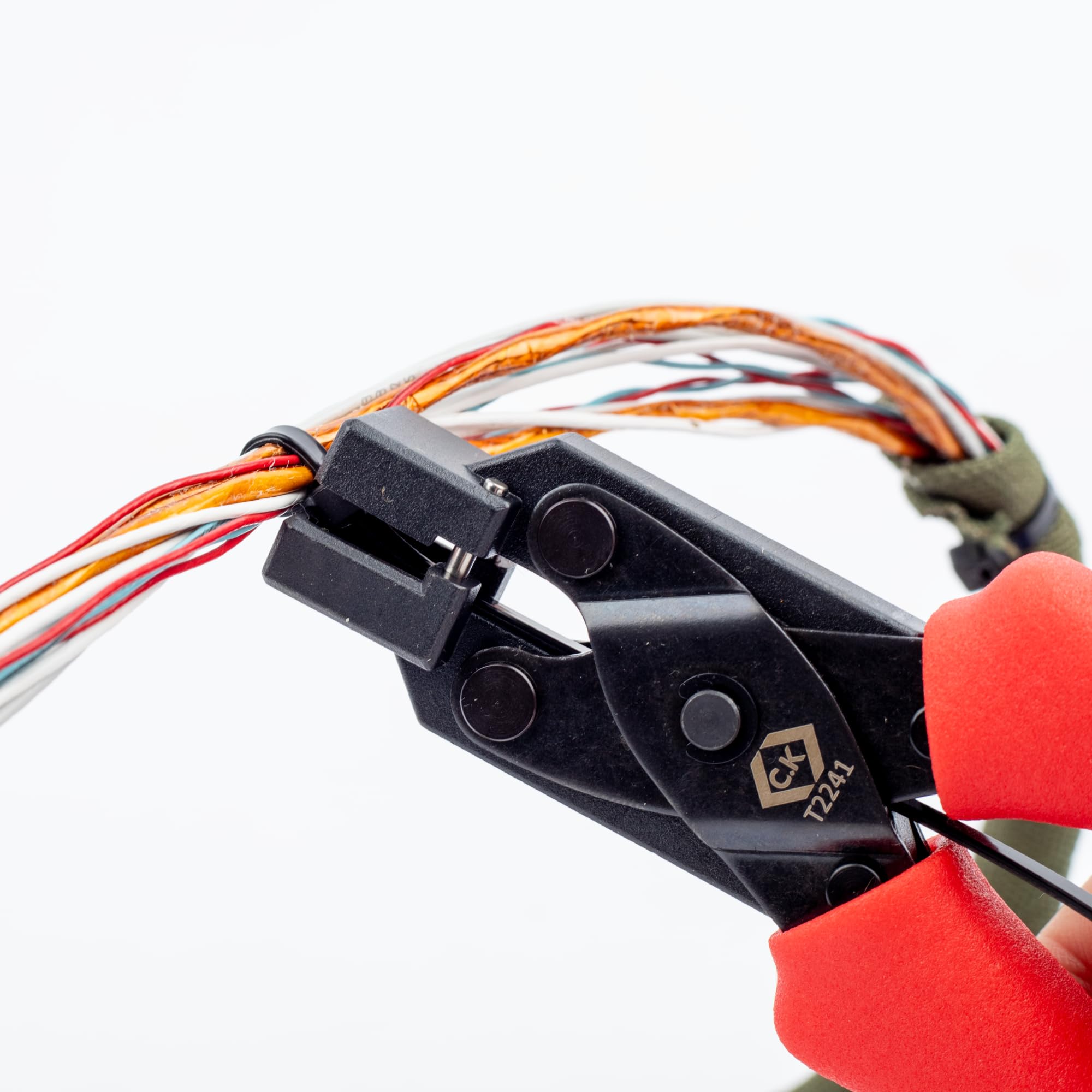 C.K Tools Snip n’ Grip Cable Tie Cutter & Holder, FOD Engineered Head, Retain Cut Ends, High-Carbon Steel - Image 4