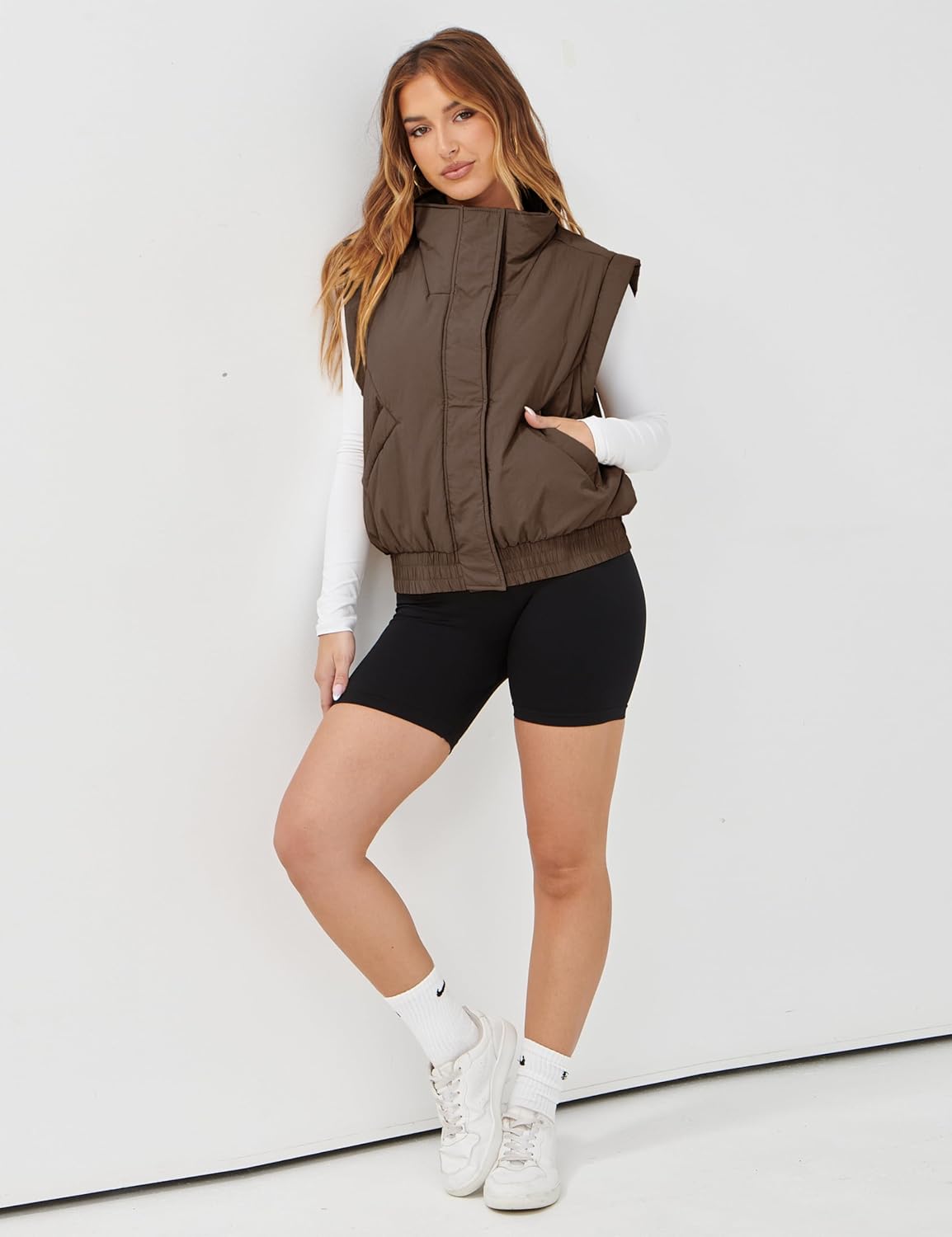 Lviefent Womens Puffer Vest Cropped Lightweight Button Down Quilted Vest Sleeveless Padded Gilet Coat with Pockets - Image 6