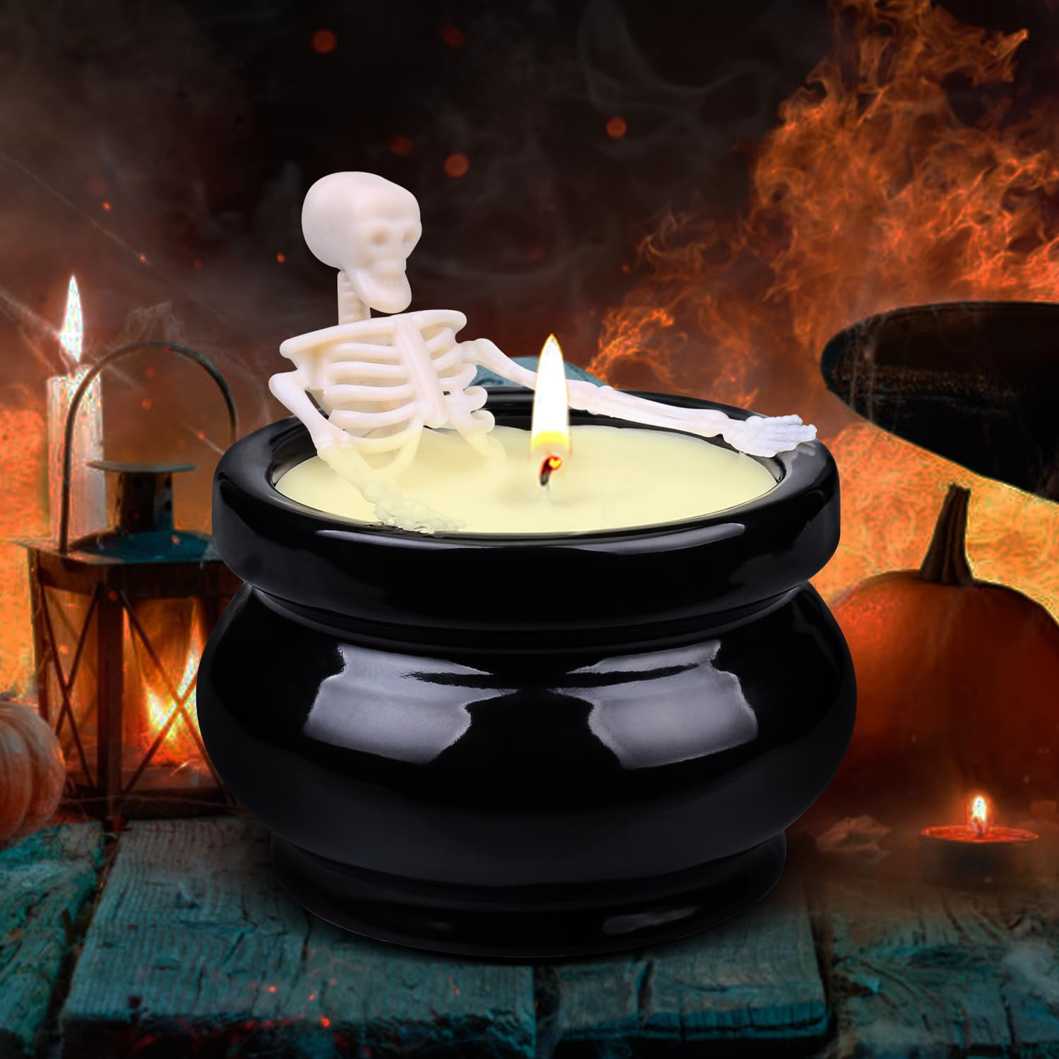 Candela vintage a forma di gatto nero per Halloween: decorazione in cera arancione in stile folk - Italia