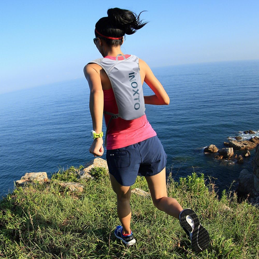 INOXTO Zaino da Corsa 5L - Leggero Zaino Idratazione con Strisce Riflettenti,Rete Traspirante per Outdoor, Maratona, Ciclismo, Alpinismo, Uomoe Donna