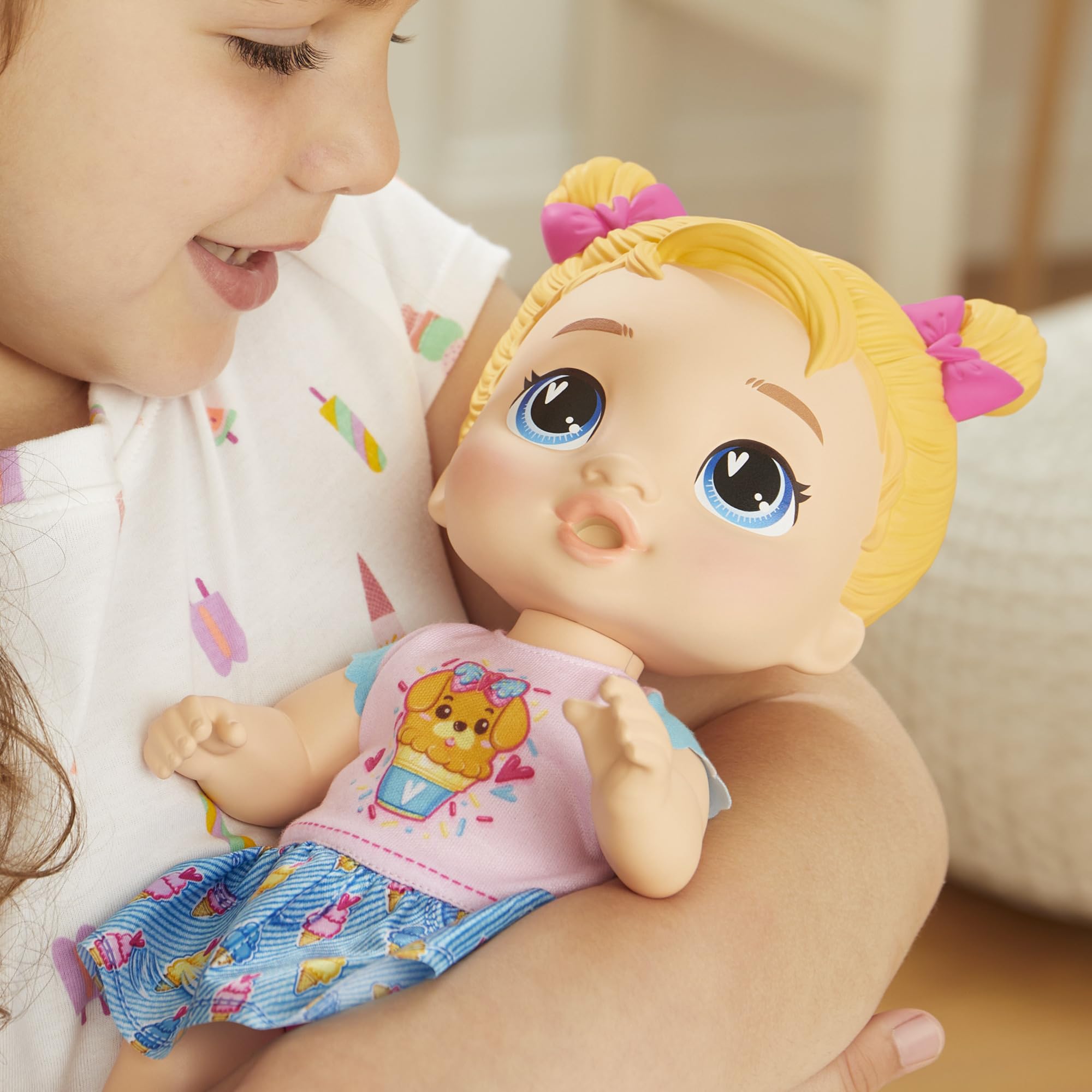 Baby Alive, Sweet Snacks Harper Hugs, Bambola con Cibo Finto, Capelli biondi, 28 cm, Giocattoli per Bambine e Bambini dai 3 Anni in su