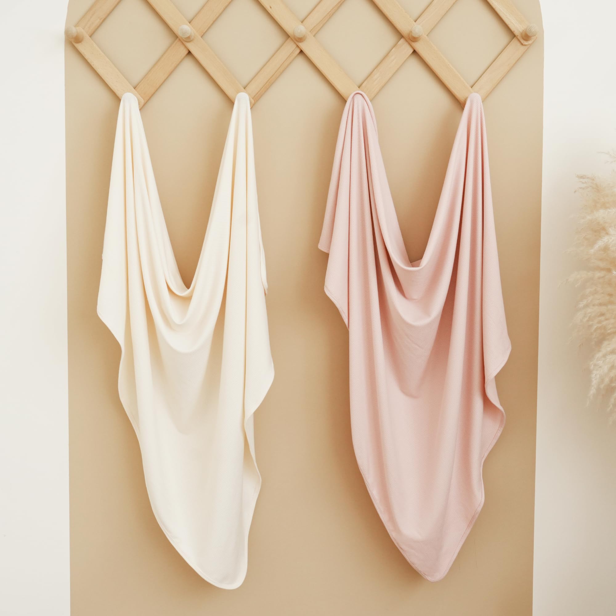 Konssy Paquete de 2 mantas de punto acanalado para bebés niños y niñas, 33 x 42 pulgadas | Tejido suave y elástico, ligero y acogedor, para envolver, recibir y cochecito, recién nacido a niño pequeño (rosa, beige)