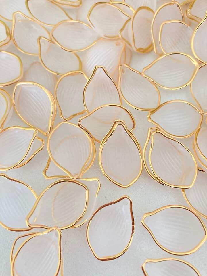Artesanato Elegante, Pétalas de Flor em Nude com Borda Dourada, 50 Unidades, Acabamento Metalizado, para Montagem de Bijuterias