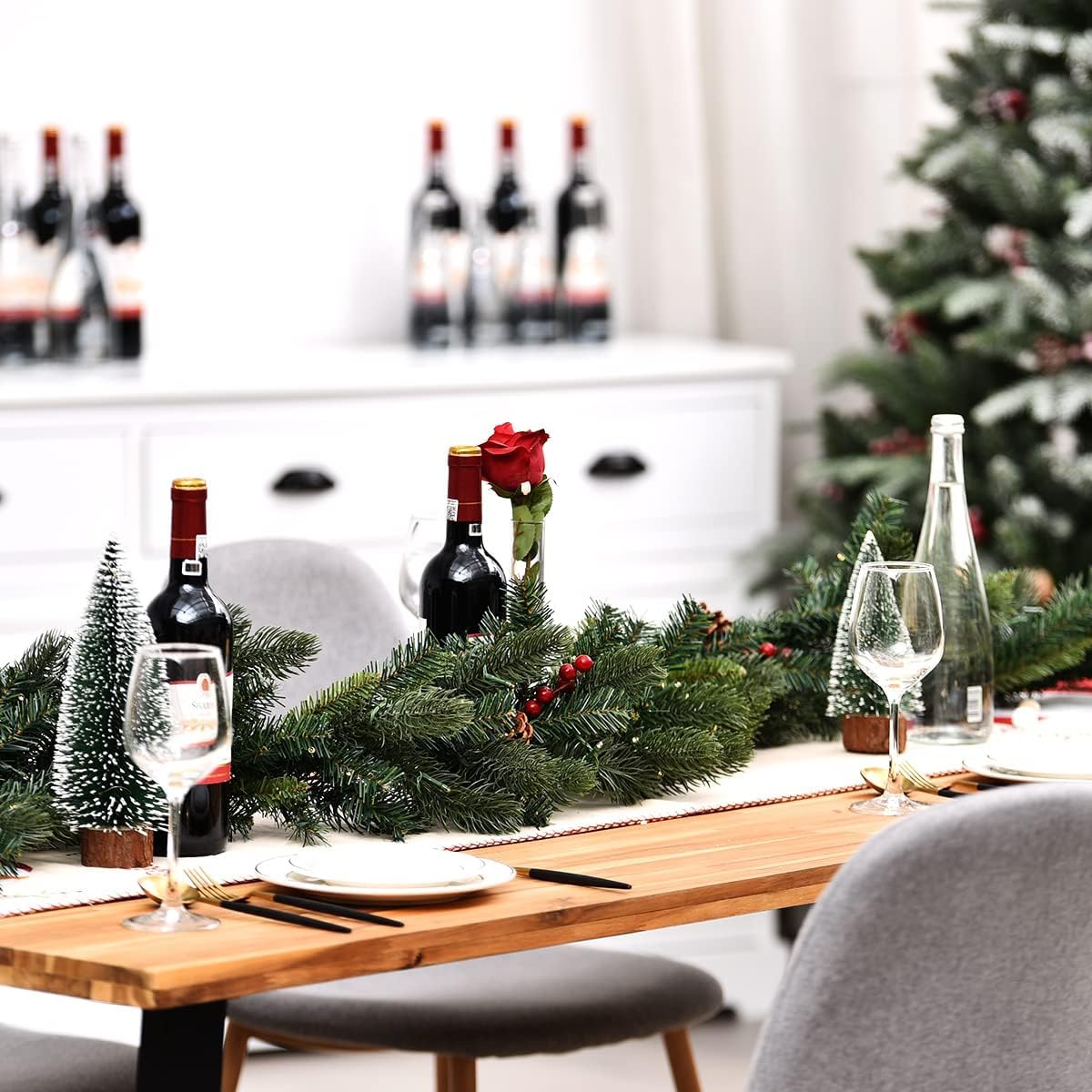GYMAX Guirnalda de Navidad Decorativa de 270 cm con Función de Temporizador e Iluminación de 100 LED, Guirnalda de Abeto Artificial con Bayas Rojas y Piñas, para Puerta, Ventana, Chimenea, Escaleras