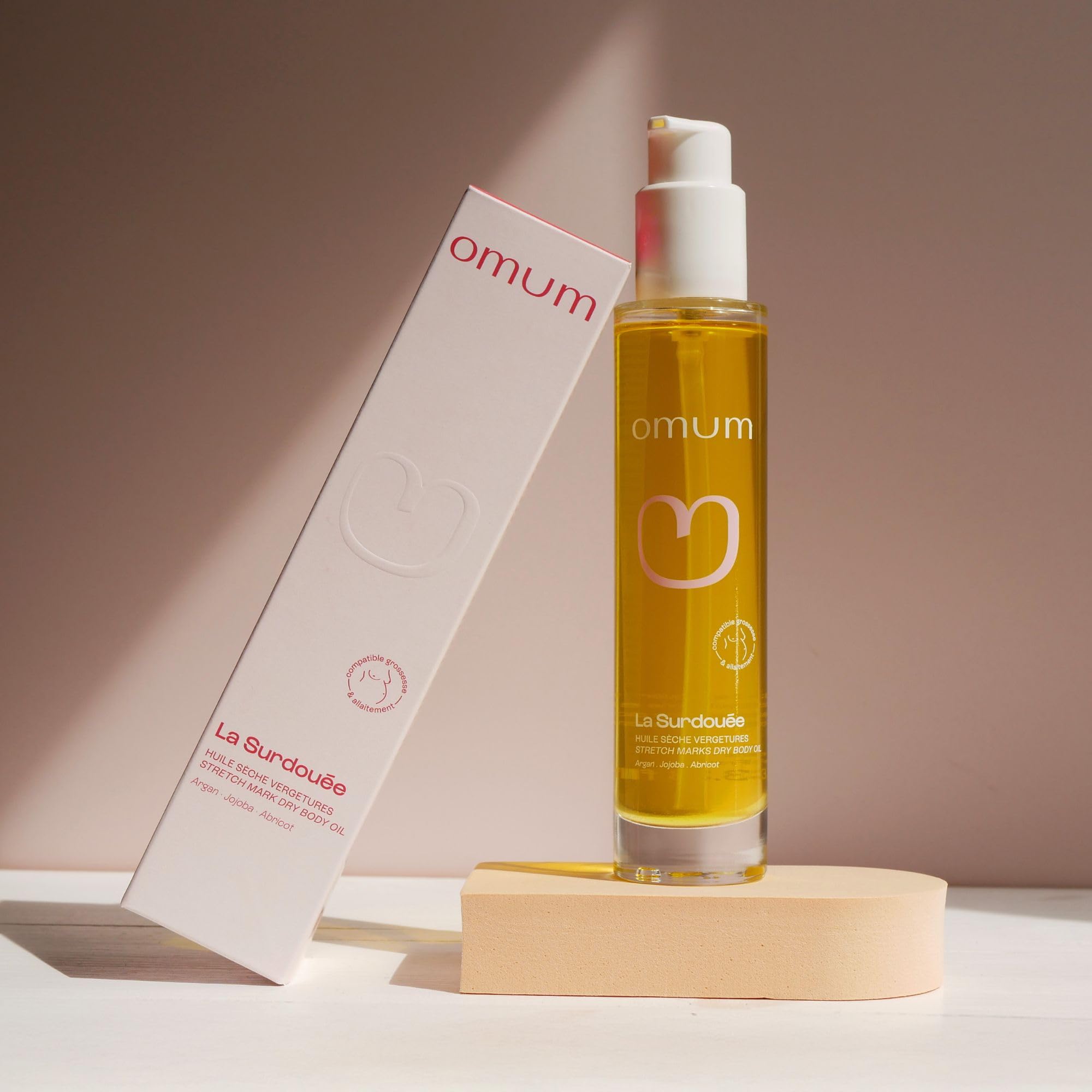 OMUM - La Surdouée Huile - Huile vergetures 100% naturelle - Peau nourrie, souple et élastique - Toucher sec - Compatible grossesse dès le 1er mois - Vegan - 100 ml