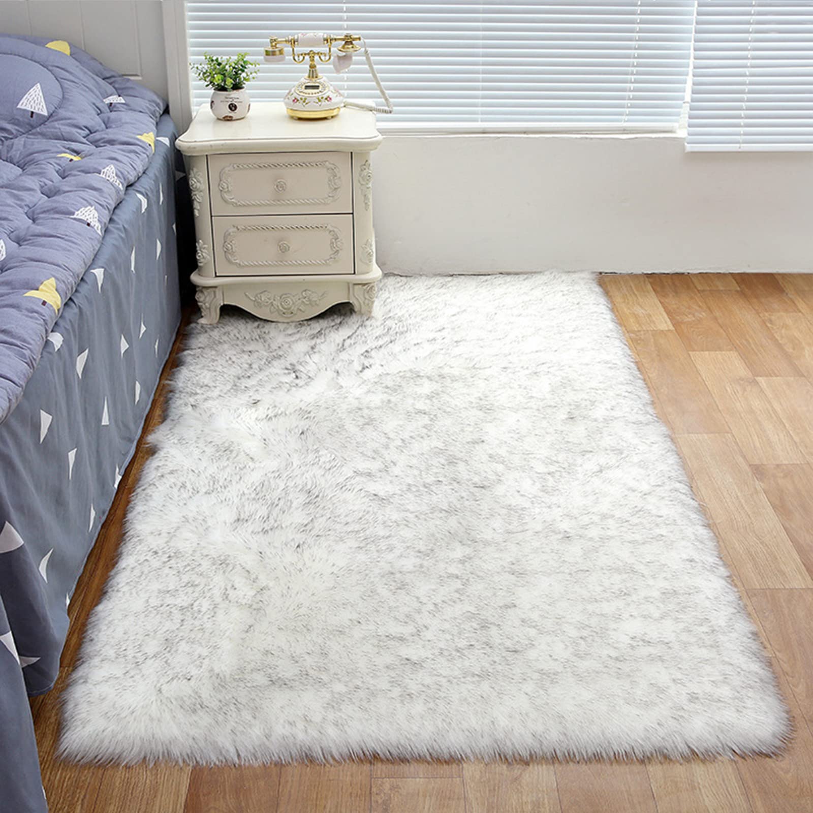 ZFHTAO Alfombra Pelo Largo 50x140cm, Antideslizante Alfombra Cama Dormitorio y Salon Moderna, Alfombras Shaggy Habitacion NiñA Lujo Multicolor Lana Artificial Lavables Rectángulo - Blanco Gris