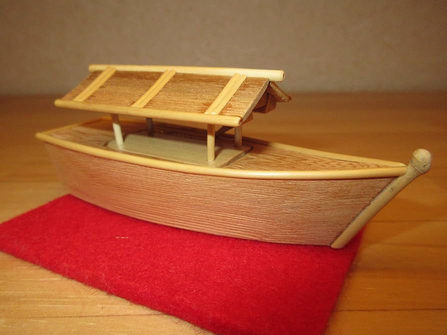 送料込【逢絢亭】茶道具 香合 屋形船香合 屋久杉材 谷村弥三郎 共箱入り Amazon｜【逢絢亭】茶道具 香合 屋形船香合 屋久杉材 谷村弥三郎