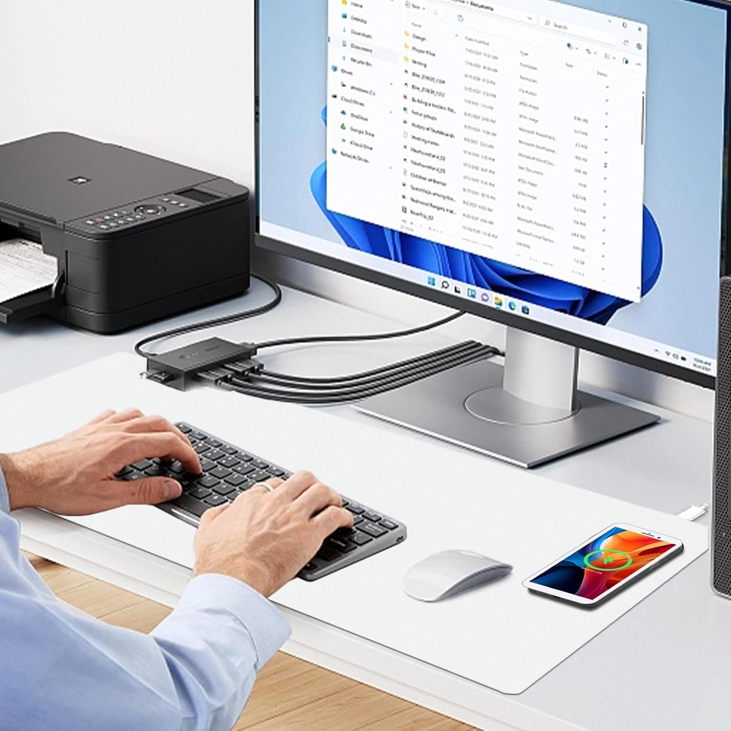 Desk Mat with Wireless Charging, White Mouse Pad with Wireless Charger, Desk Pad Matt for Desktop, Mousepad Gaming Large Mouse Pad, Leather Compute for Keyboard and Mouse, 32" x 16"