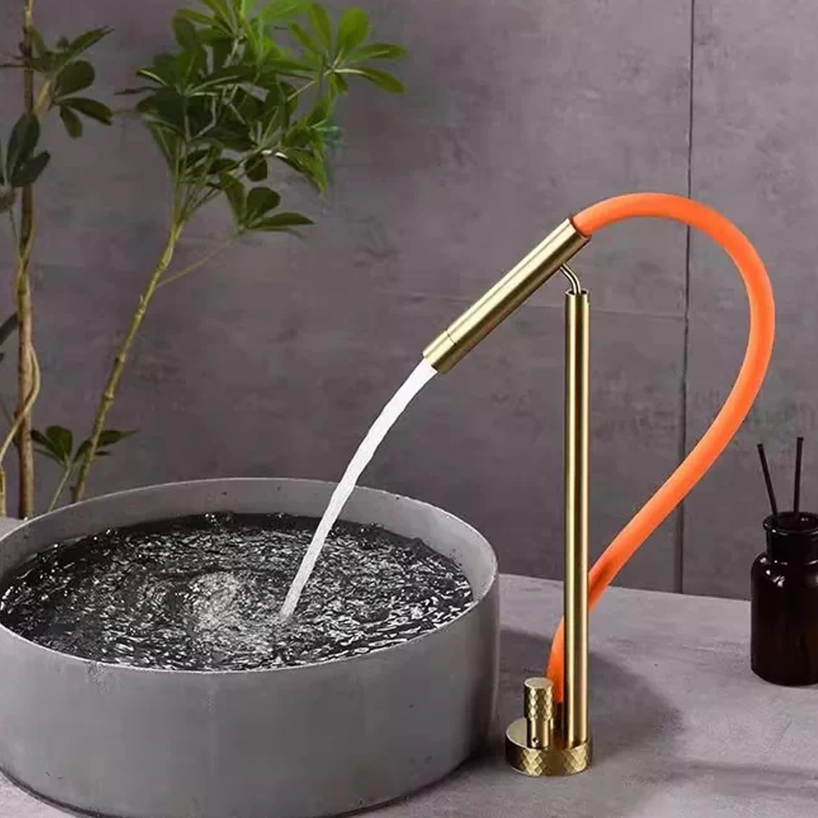 Robinet de cuisine en laiton or brossé orange rotatif à 360°