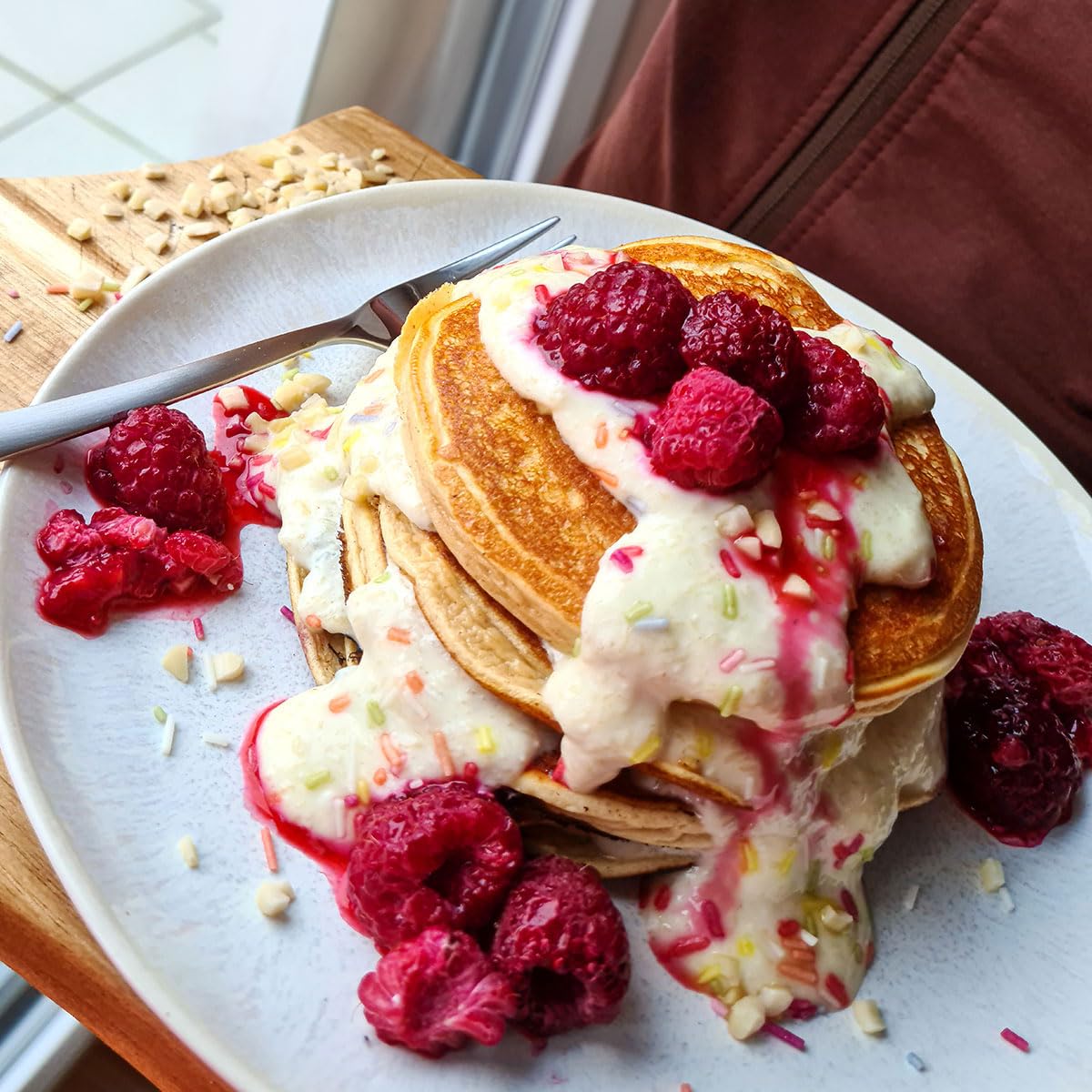 TNT Protein Pancakes (1kg) • Pulver für High Protein Pancakes • 43g Protein je 100g • Diät Fitness–Dessert & Sport–Frühstück zum Abnehmen • Pfannkuchen Teig für Fitness Snack