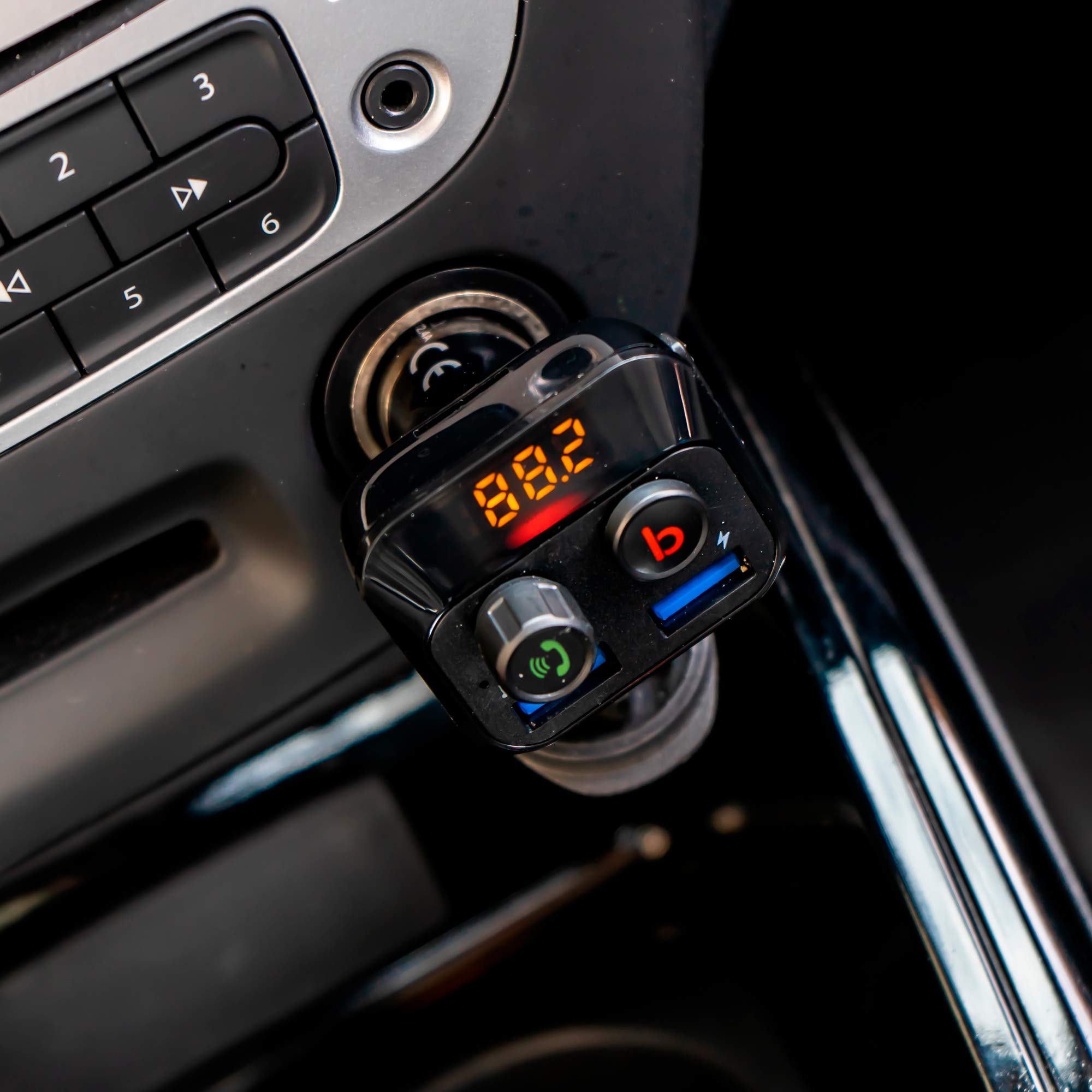 Modulator FM PNI Valentine F250 Bluetooth 5.0, odtwarzacz MP3, nadajnik FM, gniazdo Micro SD, podwójne złącze USB, szybkie ładowanie urządzeń mobilnych, przycisk Super Bass